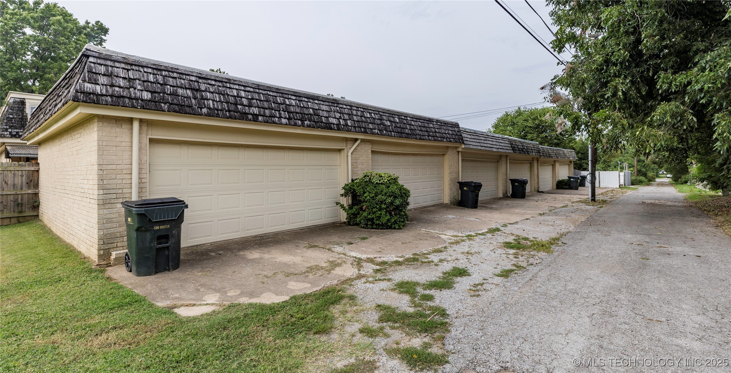 1033 E Thompson Avenue 1033 Property Photo 26