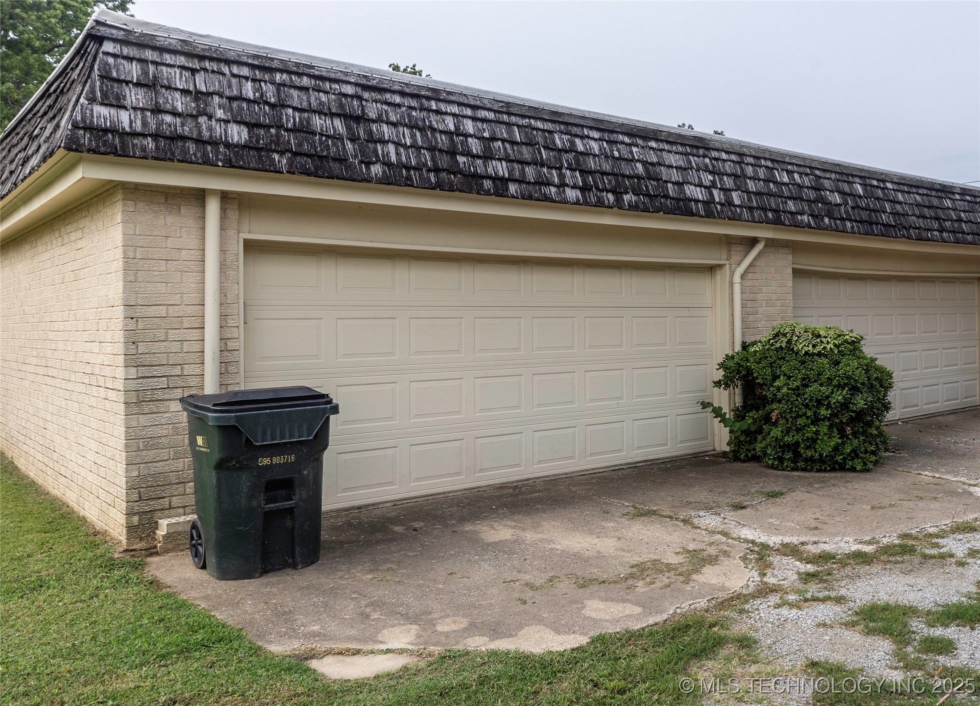 1033 E Thompson Avenue 1033 Property Photo 27