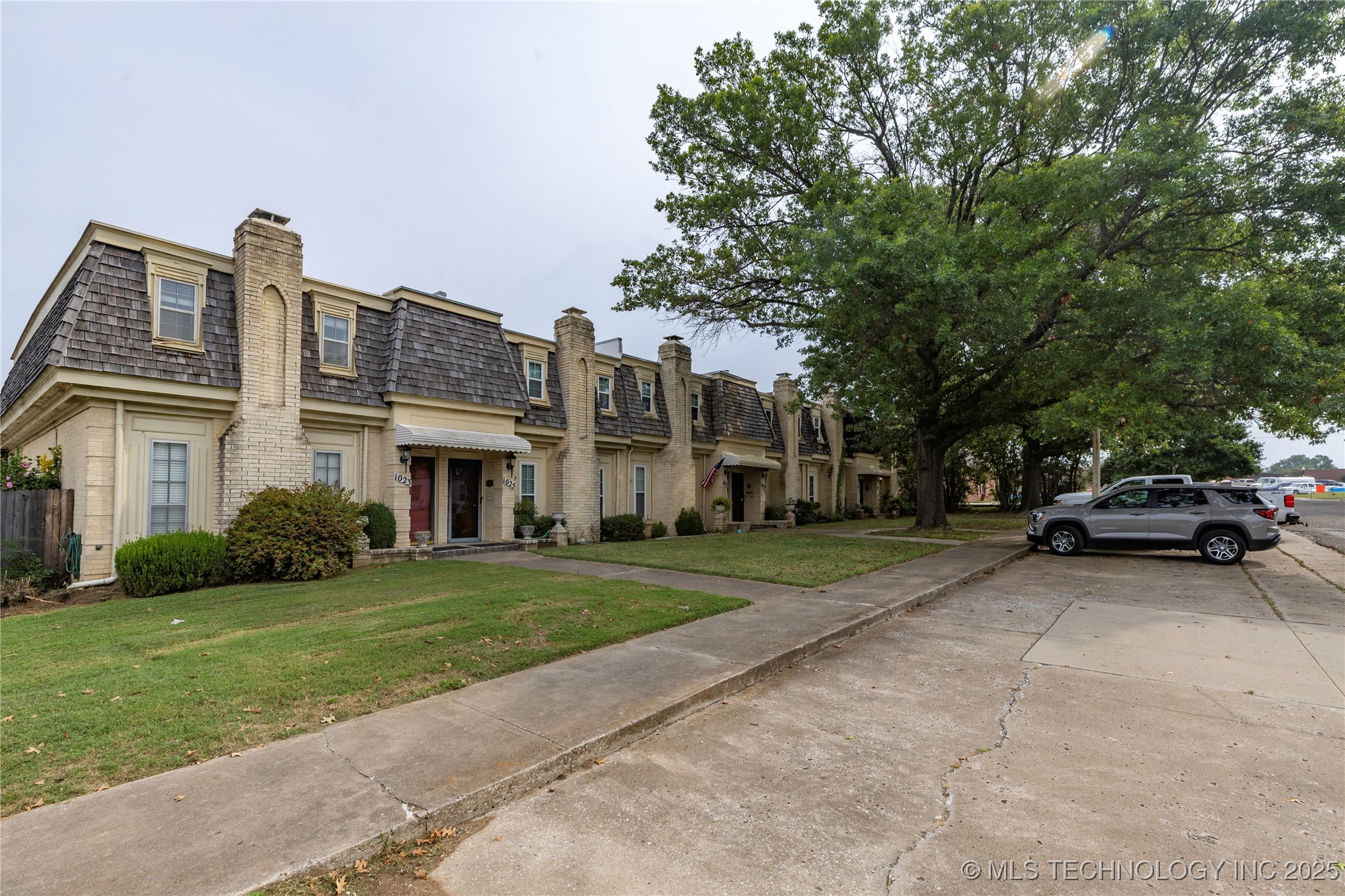 1033 E Thompson Avenue 1033 Property Photo 28