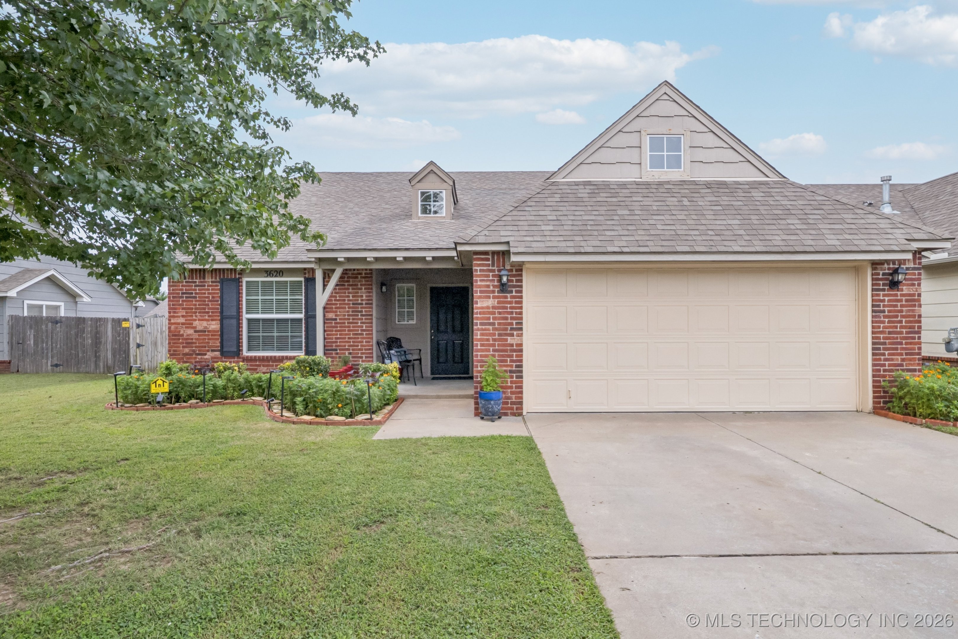 3620 E Aurora Street Property Photo 1