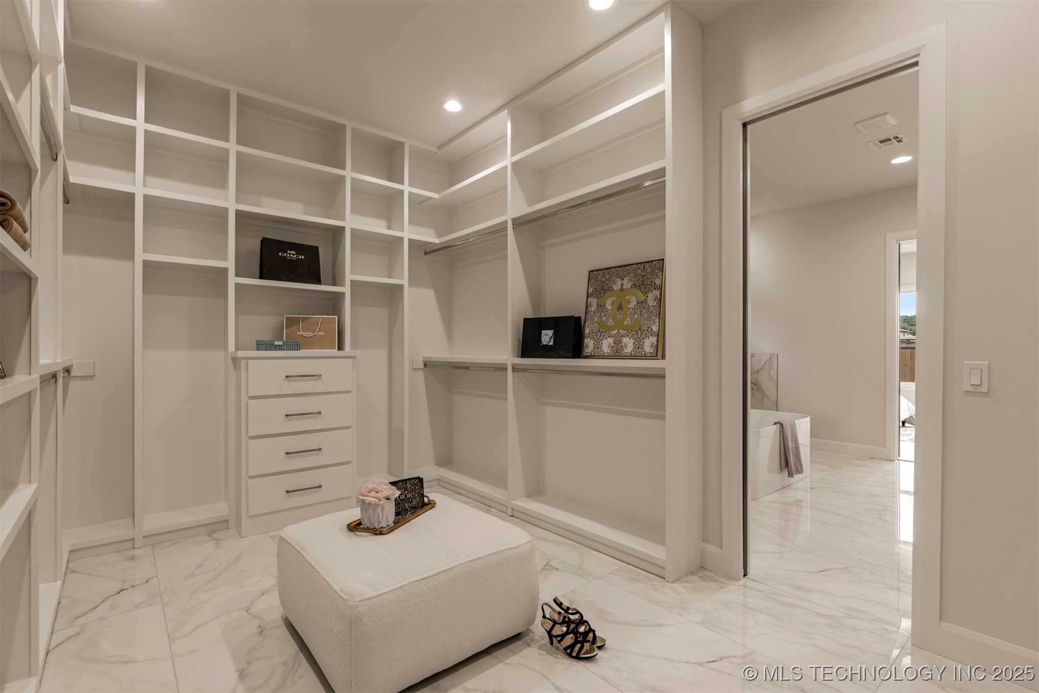 11915 S Vandalia Avenue Property Photo 32