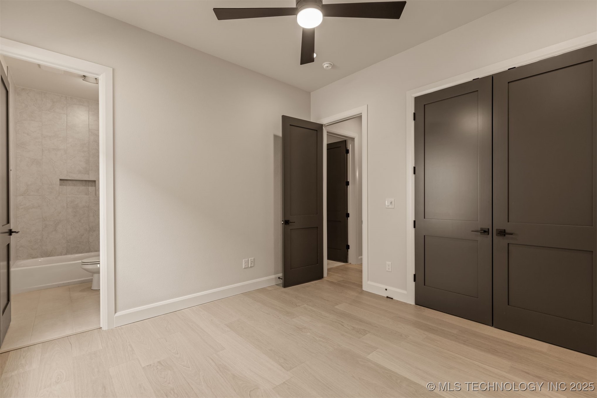 11915 S Vandalia Avenue Property Photo 42