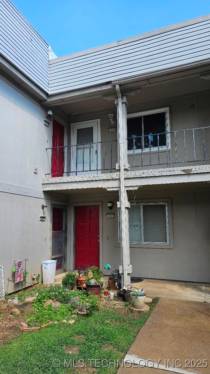 6728 S Lewis Avenue 1002 Property Photo 1