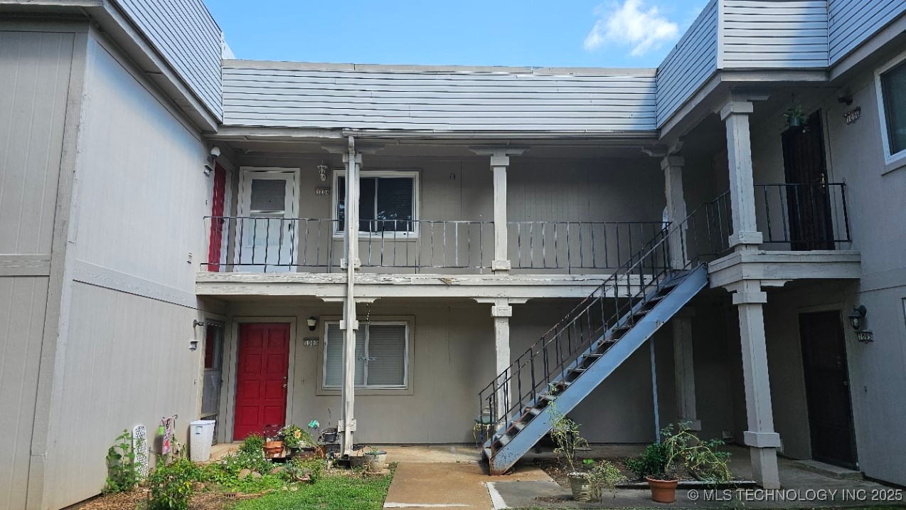 6728 S Lewis Avenue 1002 Property Photo 3