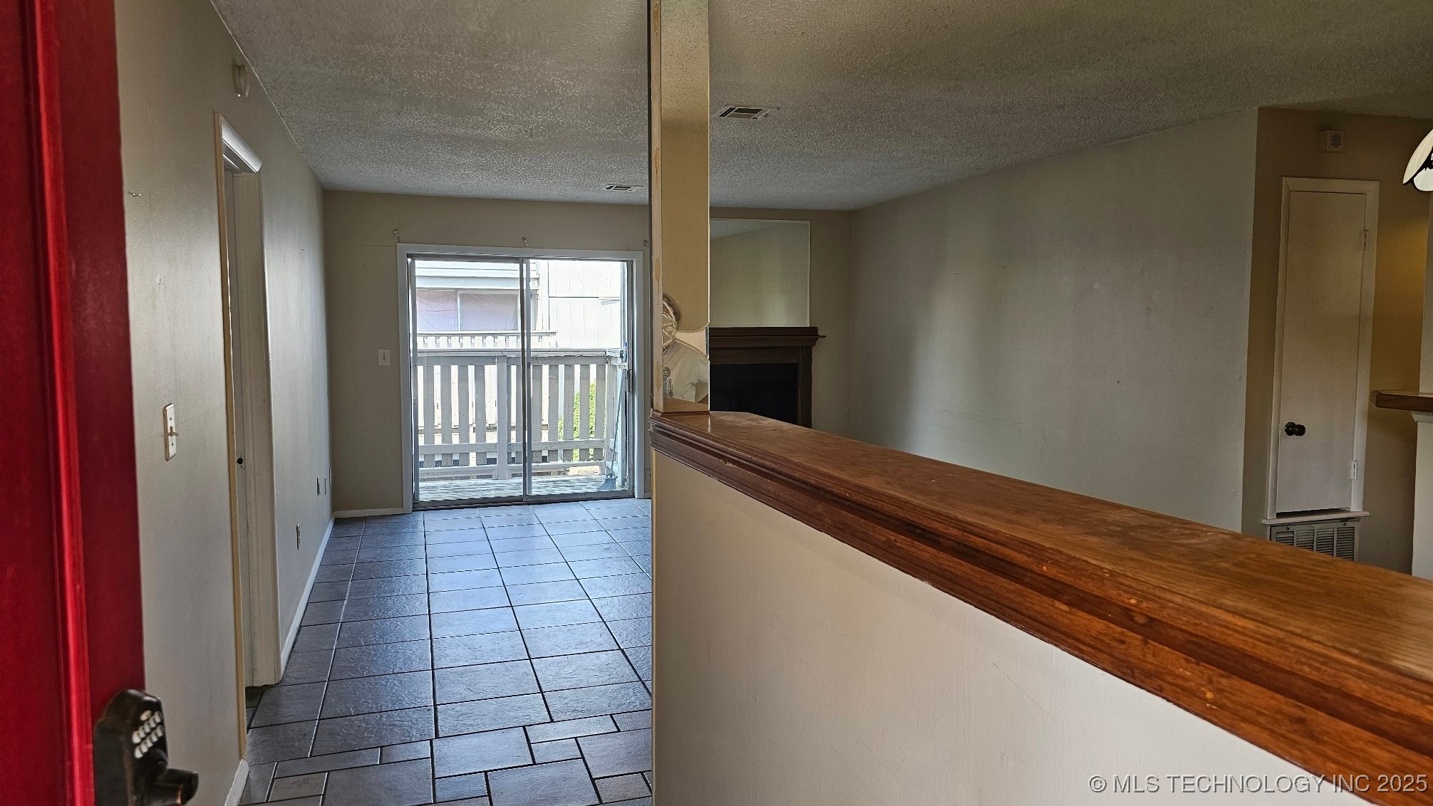 6728 S Lewis Avenue 1002 Property Photo 4