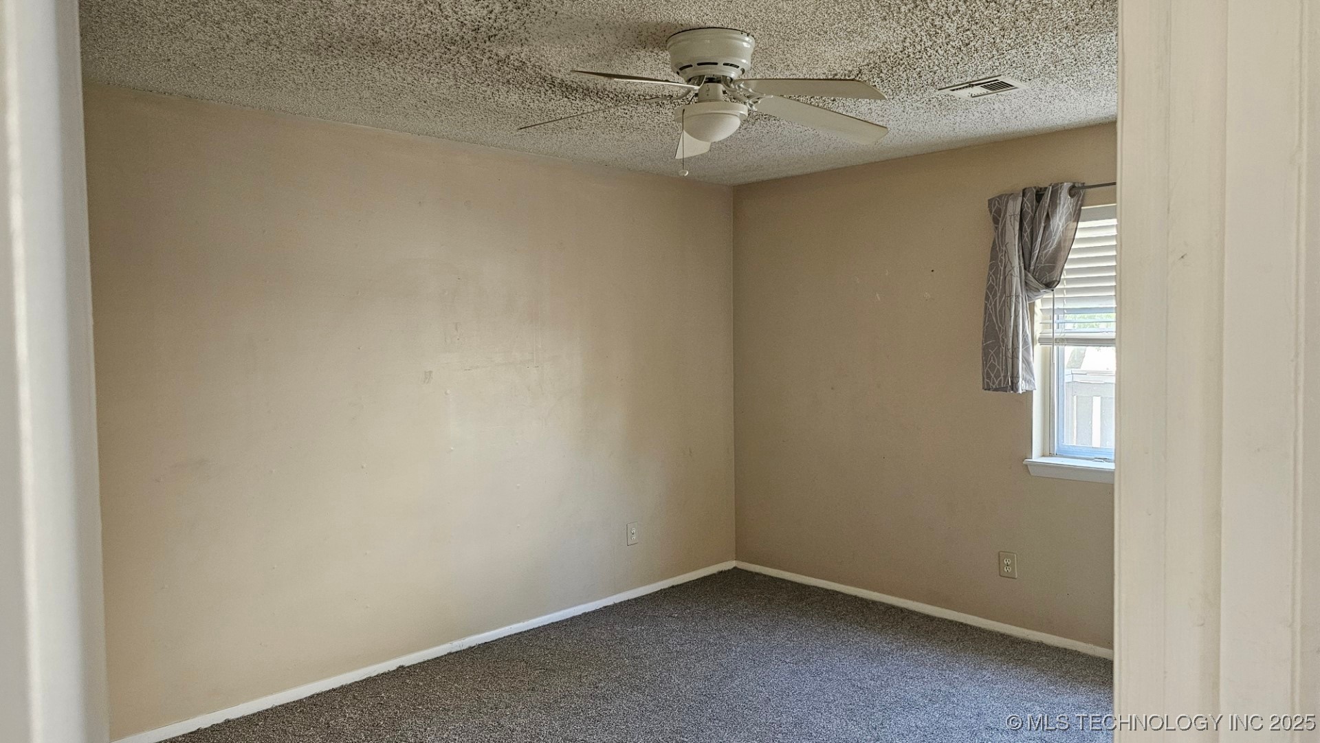 6728 S Lewis Avenue 1002 Property Photo 6