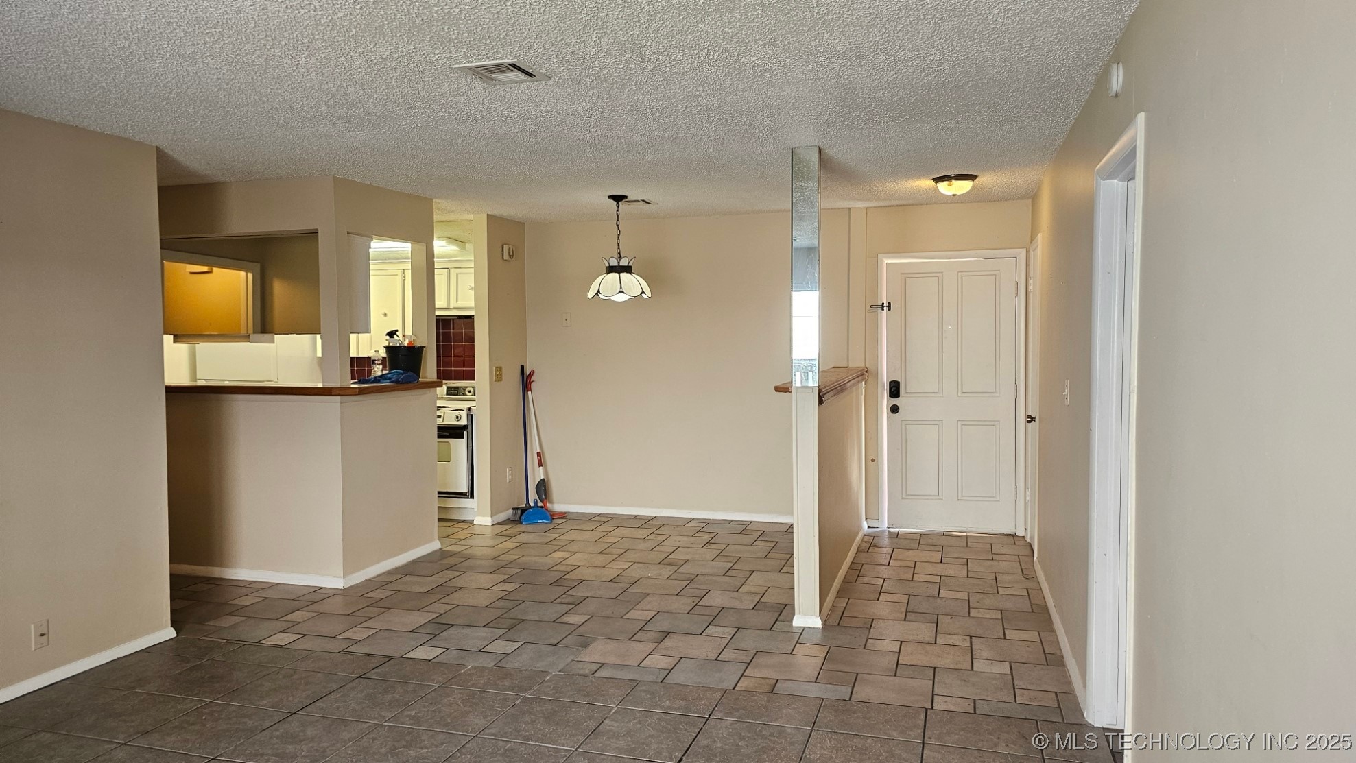 6728 S Lewis Avenue 1002 Property Photo 10