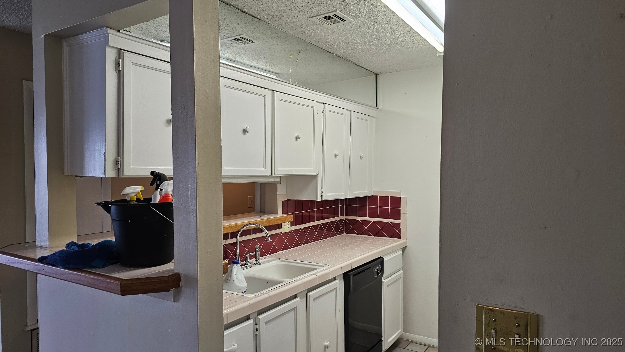 6728 S Lewis Avenue 1002 Property Photo 11