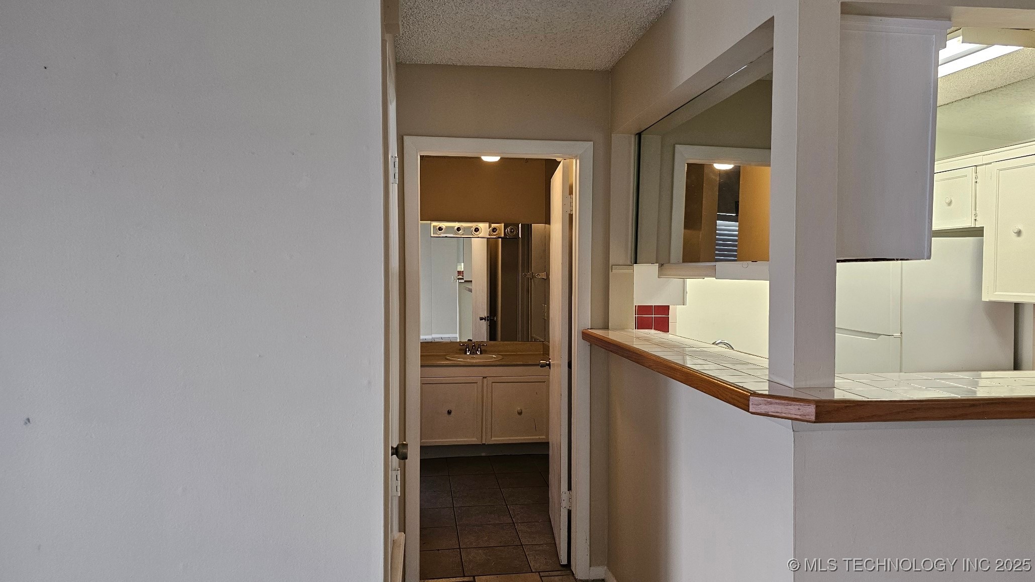 6728 S Lewis Avenue 1002 Property Photo 13