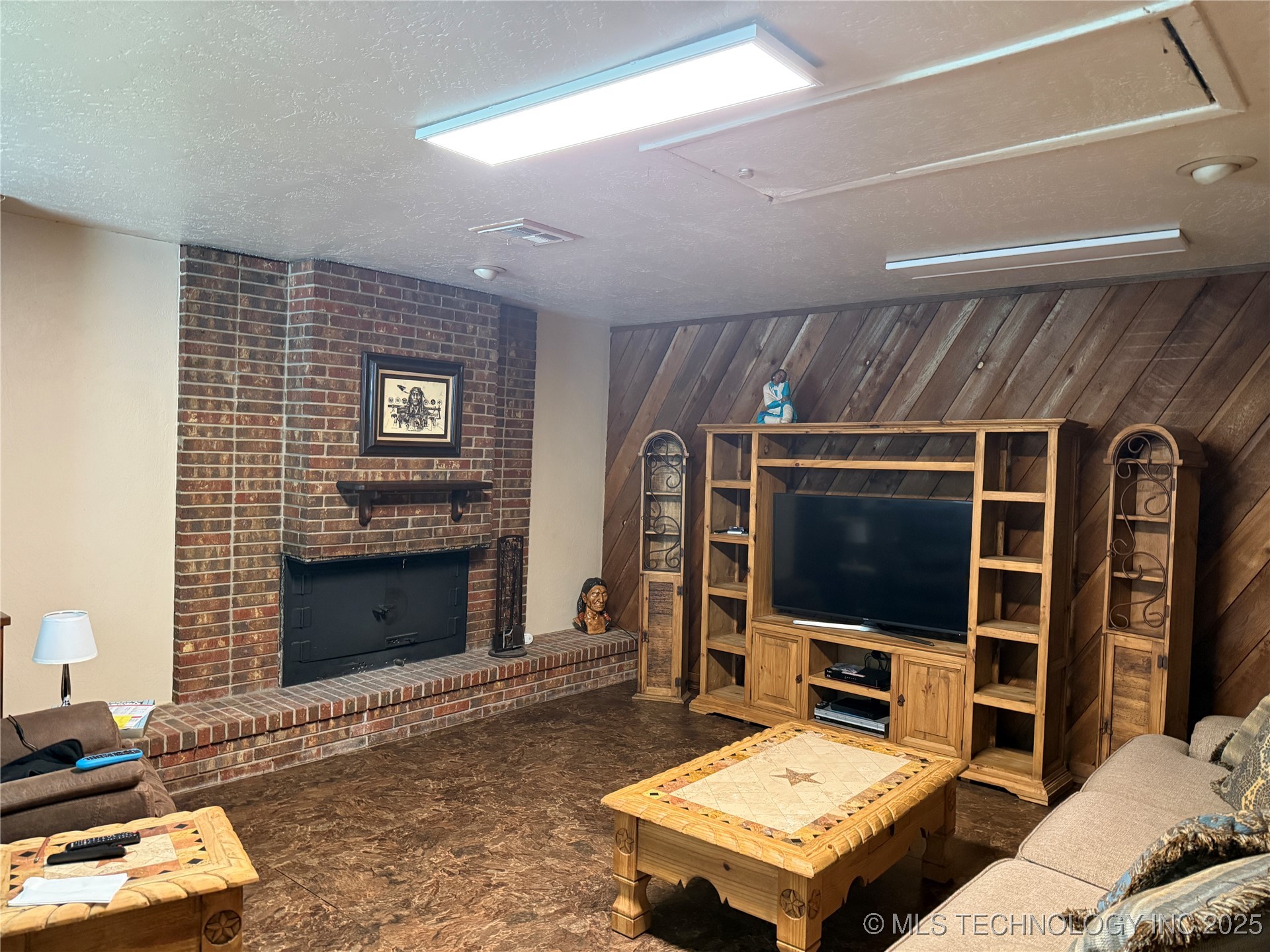 11 Jon Property Photo 3