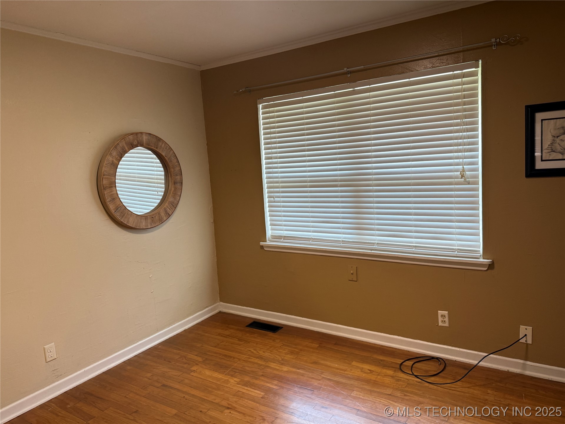 11 Jon Property Photo 9