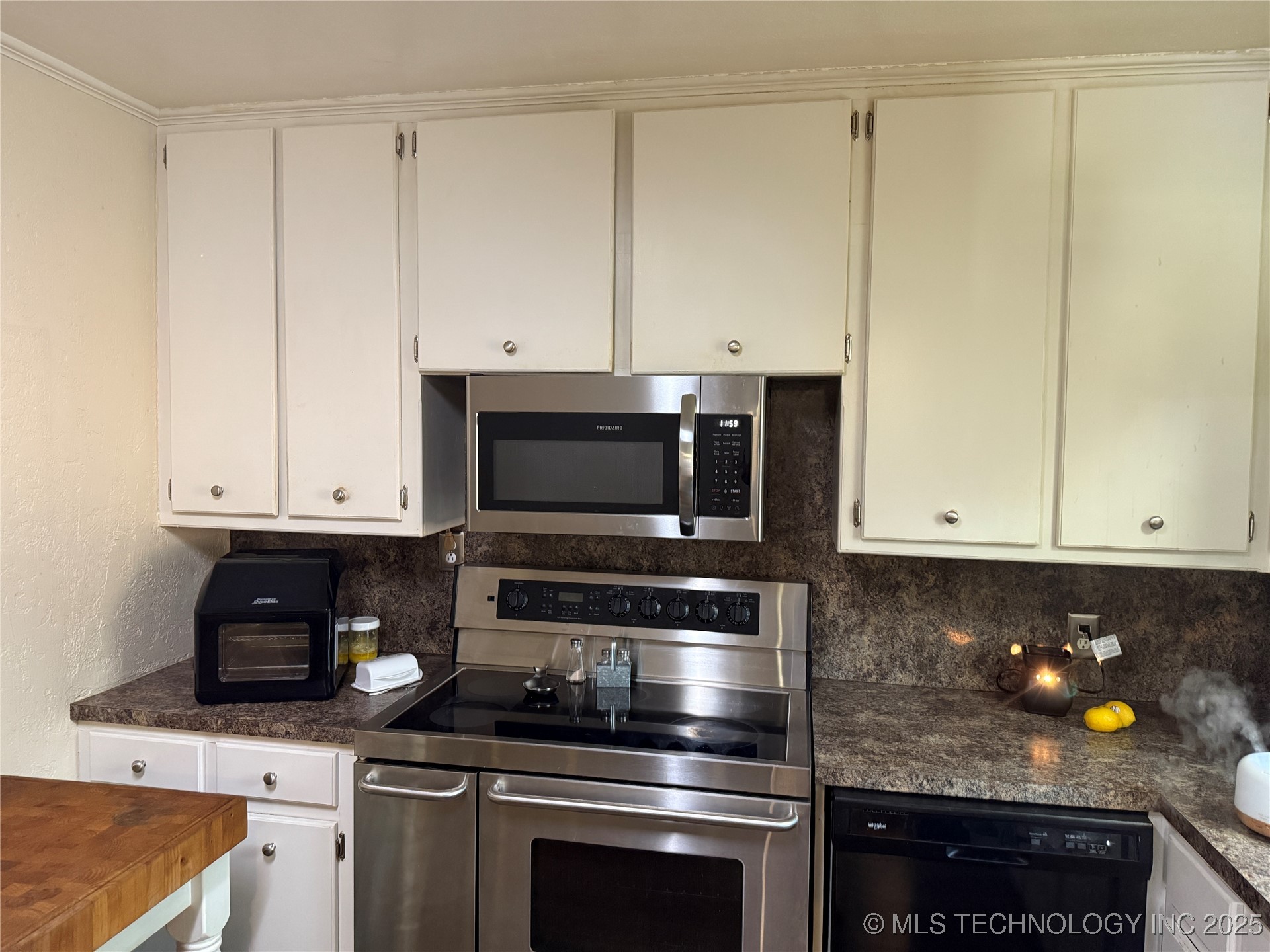 11 Jon Property Photo 13