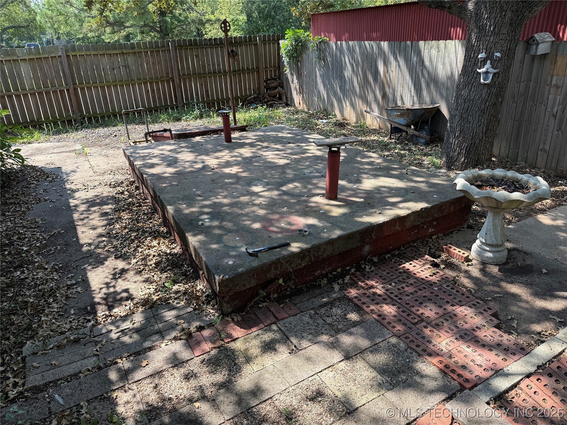 11 Jon Property Photo 14