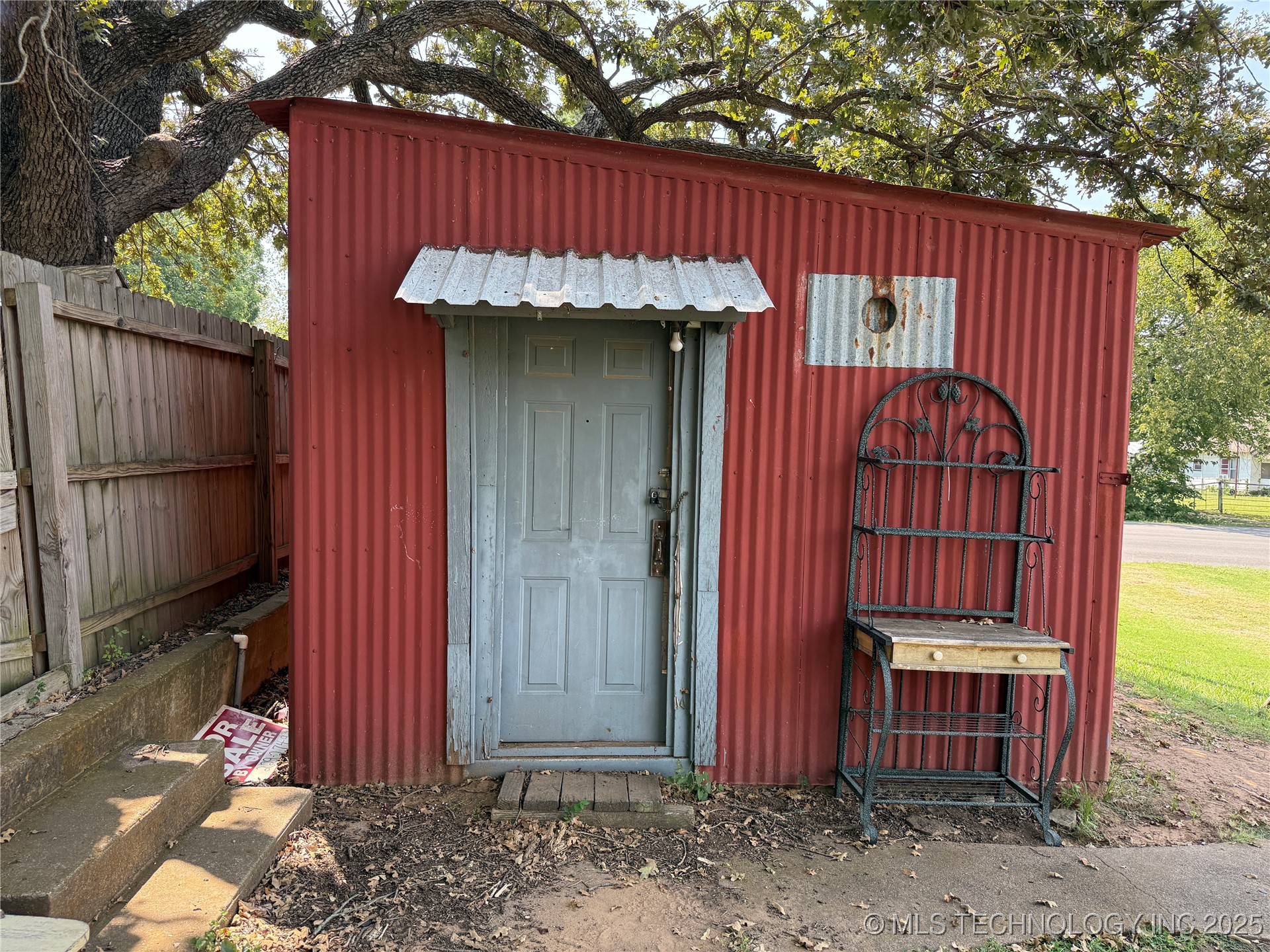 11 Jon Property Photo 17