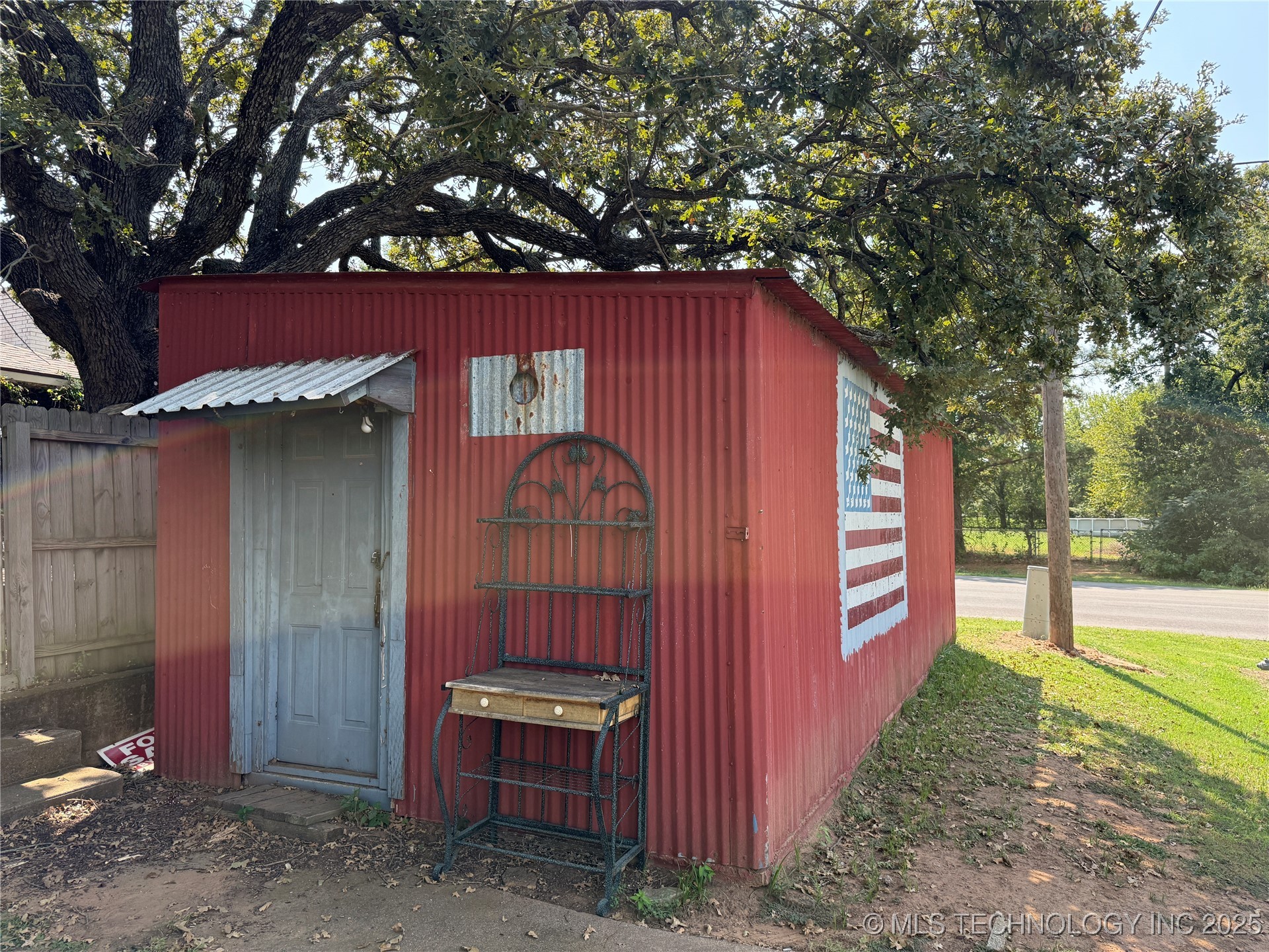 11 Jon Property Photo 18