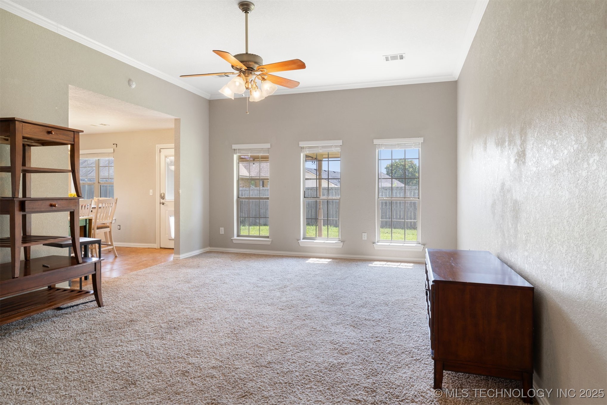 5428 Roadrunner Drive Property Photo 4