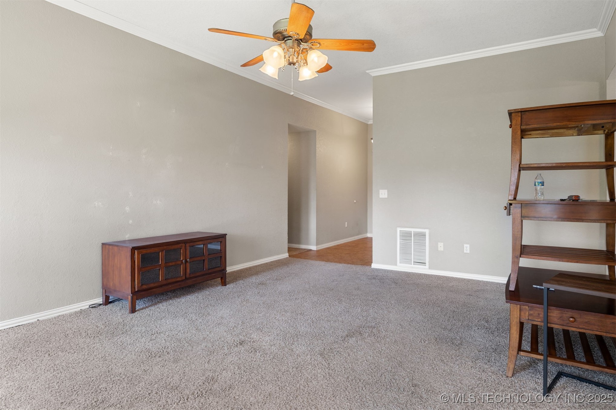 5428 Roadrunner Drive Property Photo 5