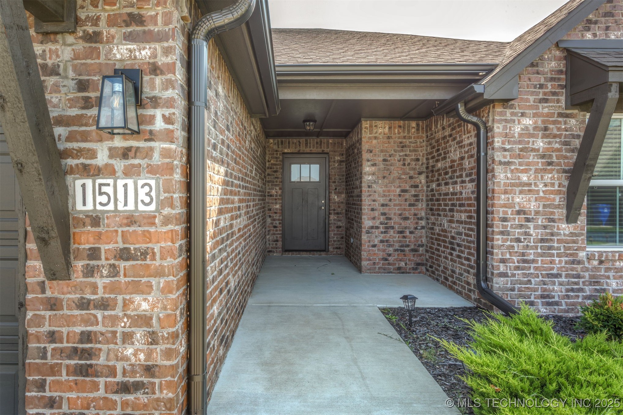 1513 E Atlanta Street S Property Photo 3