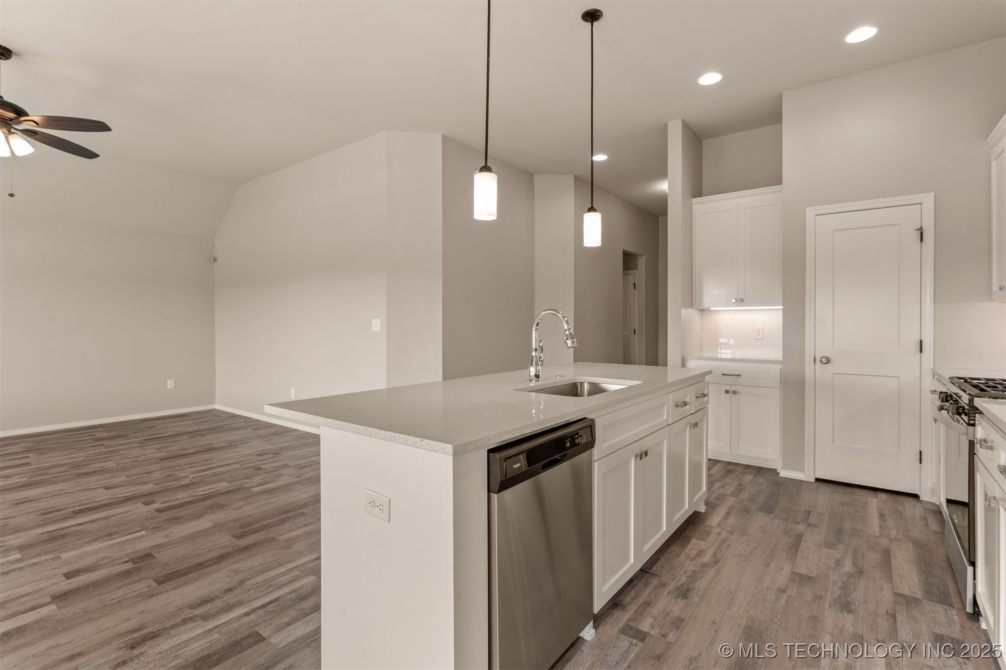 1513 E Atlanta Street S Property Photo 17