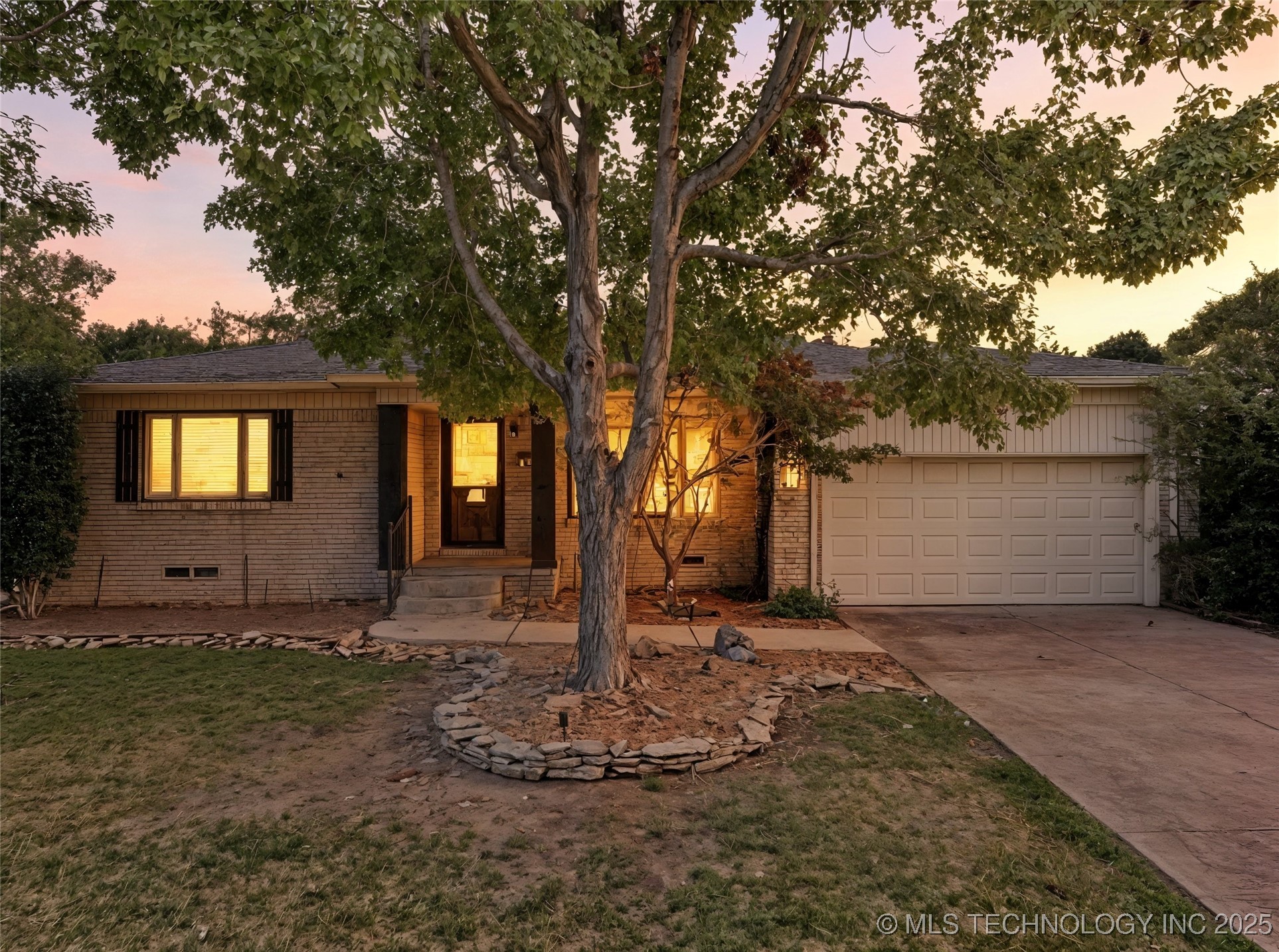 2406 S Joplin Avenue Property Photo 3