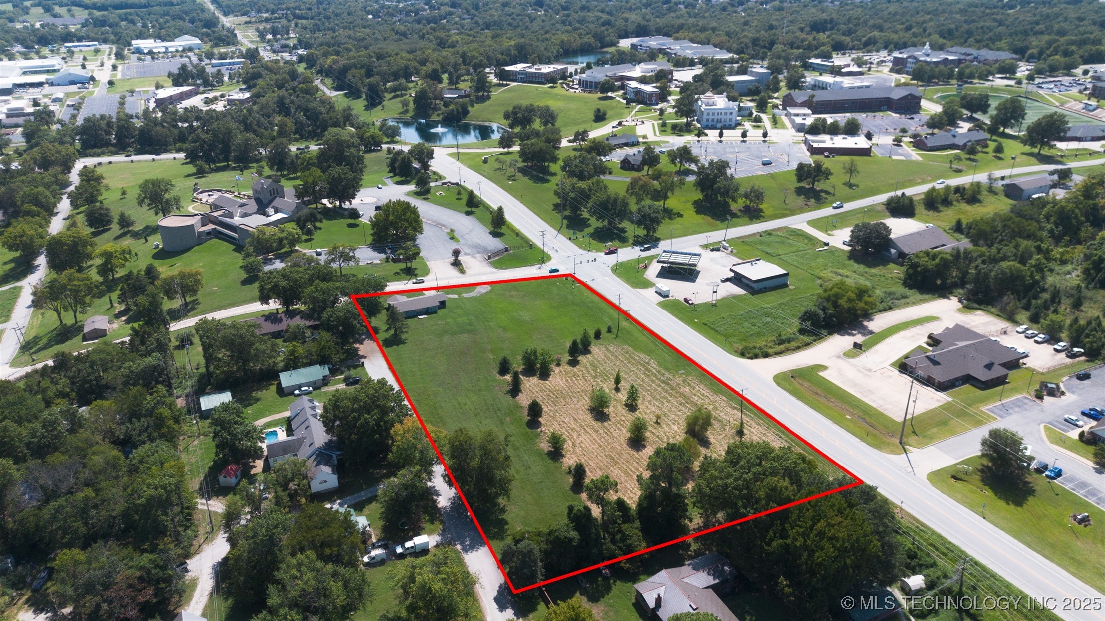 1800 W Blue Starr Drive Property Photo 2