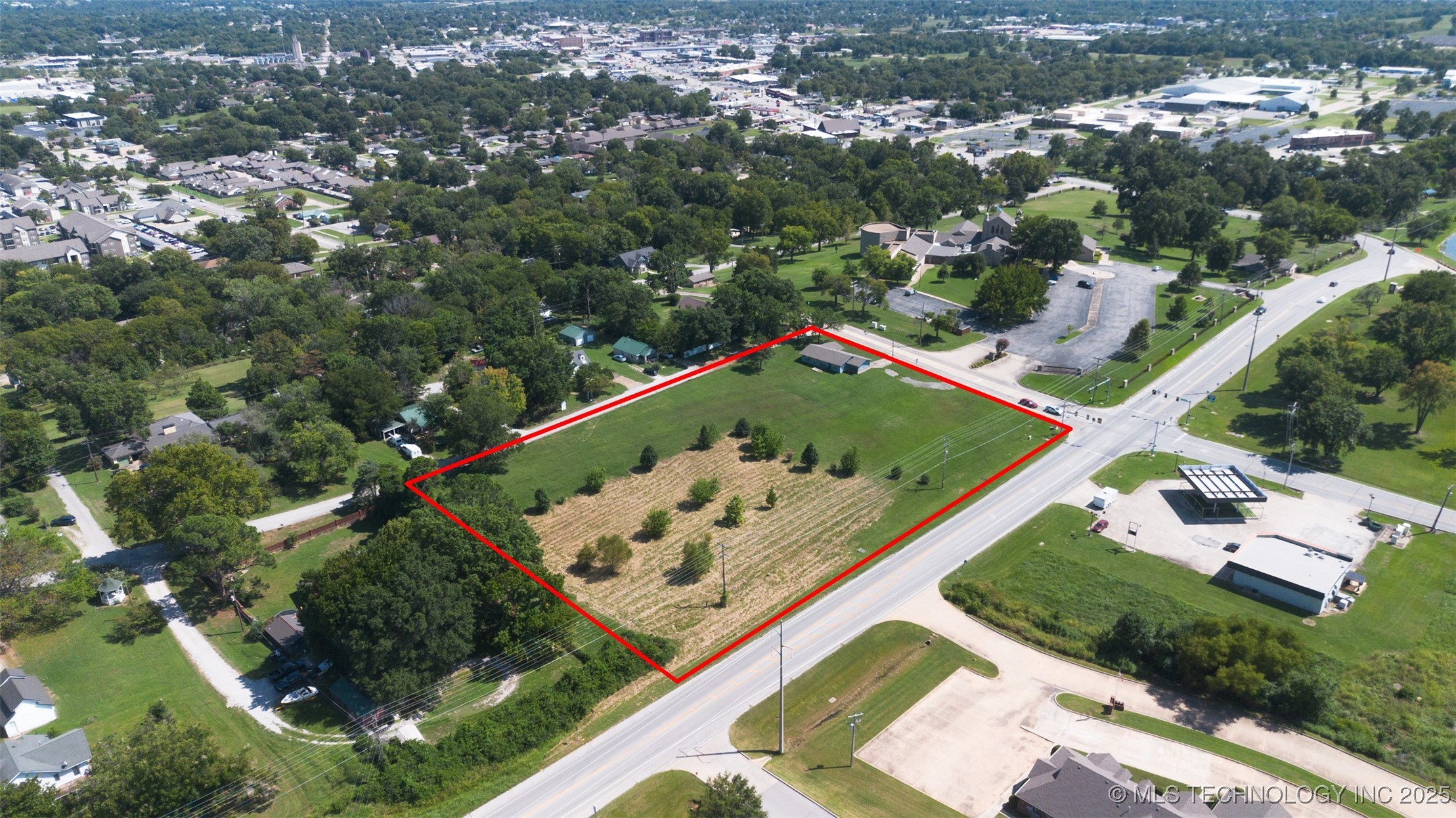 1800 W Blue Starr Drive Property Photo 3