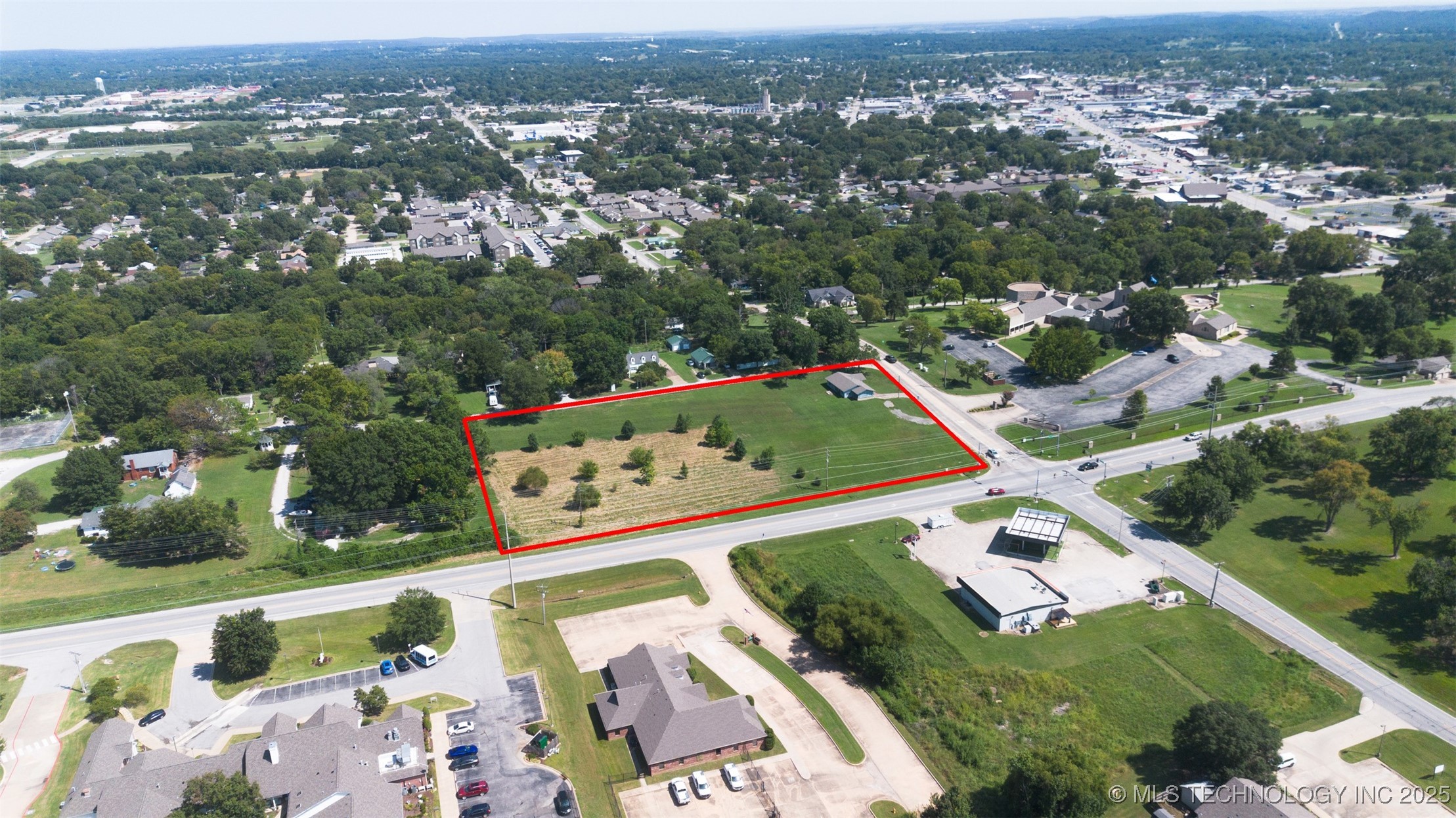 1800 W Blue Starr Drive Property Photo 4