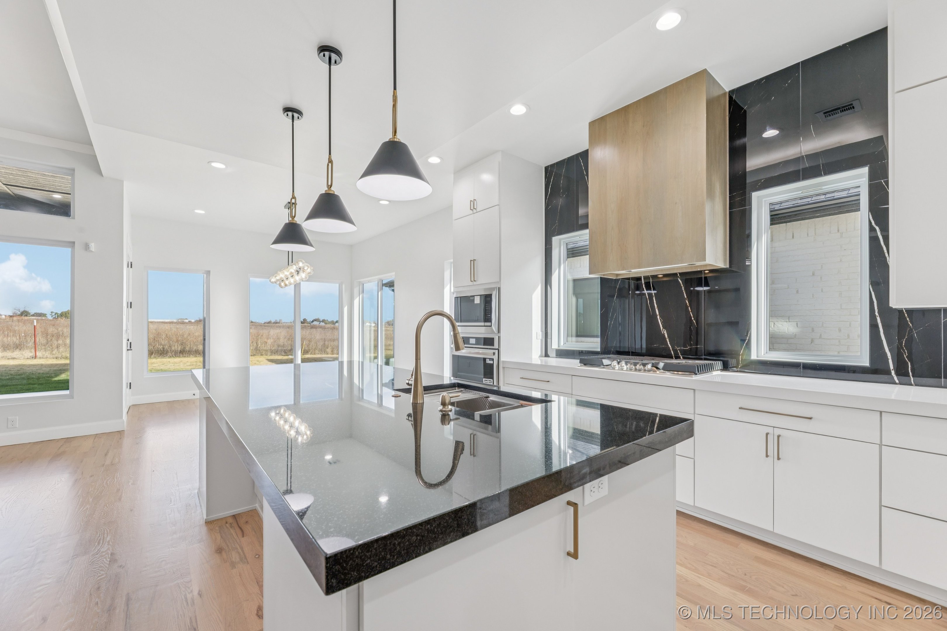 2353 E 134th Street S Property Photo 8