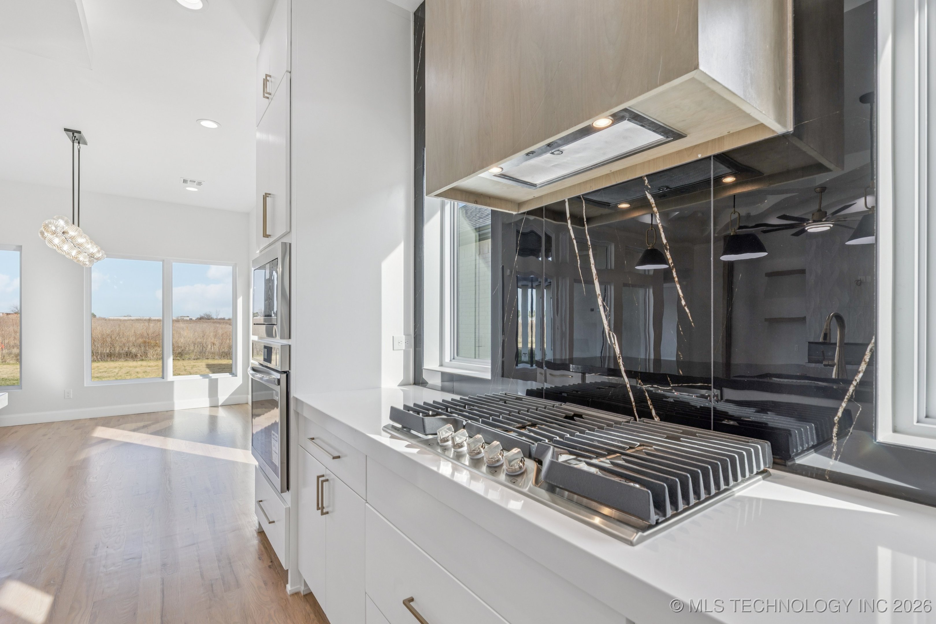 2353 E 134th Street S Property Photo 9