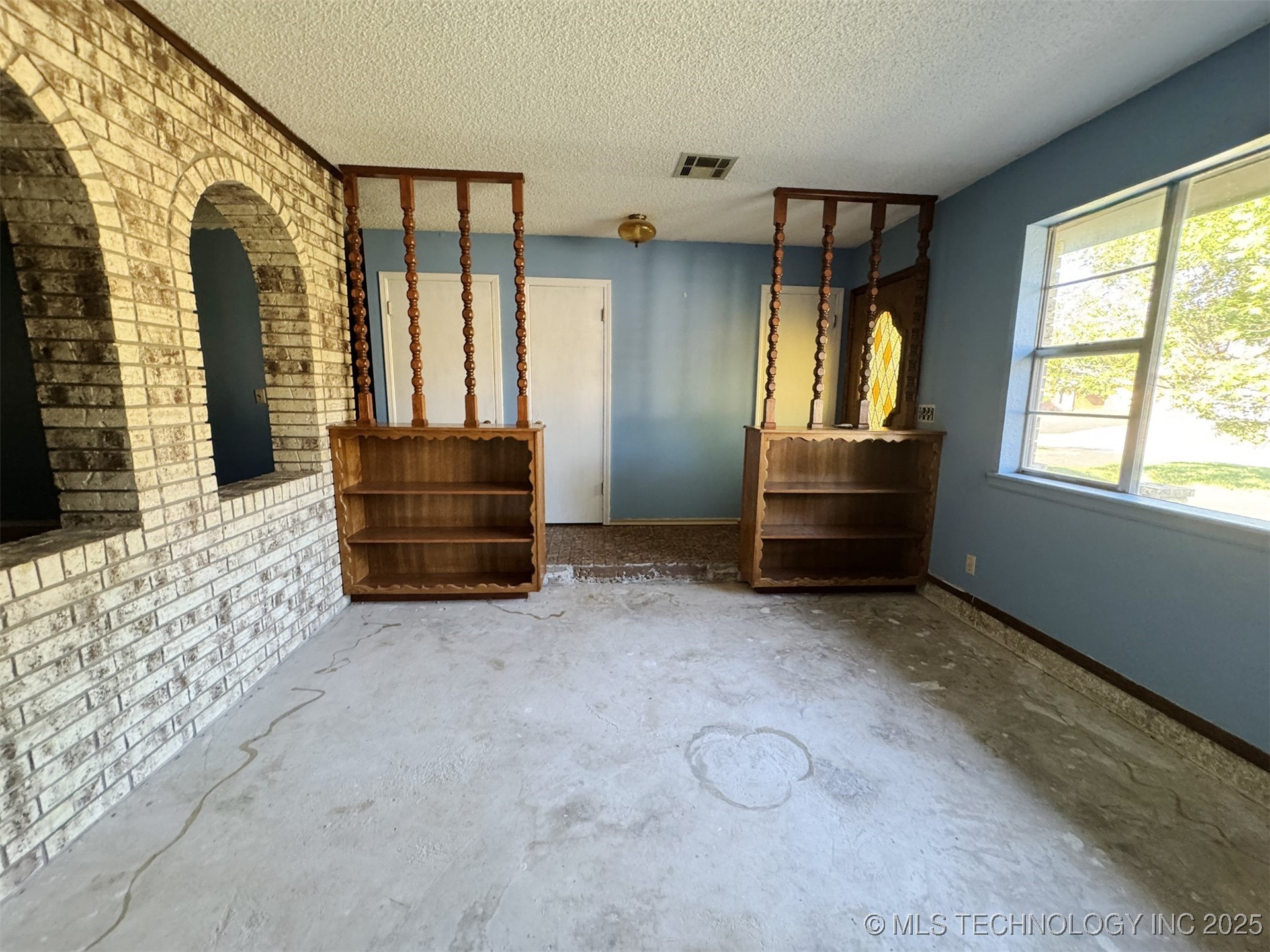 2705 Brookside Circle Property Photo 3