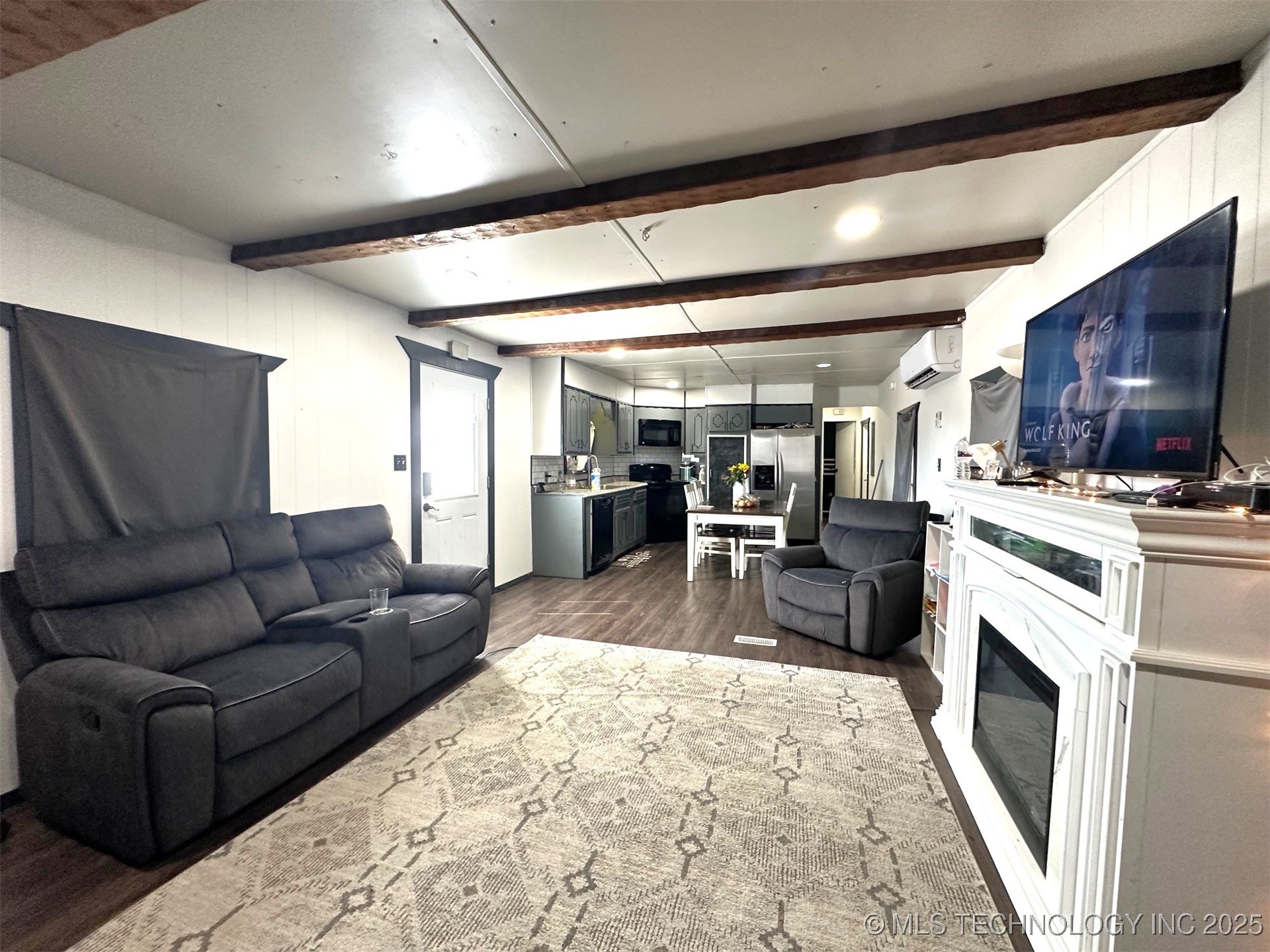 4738 Main Street Property Photo 3