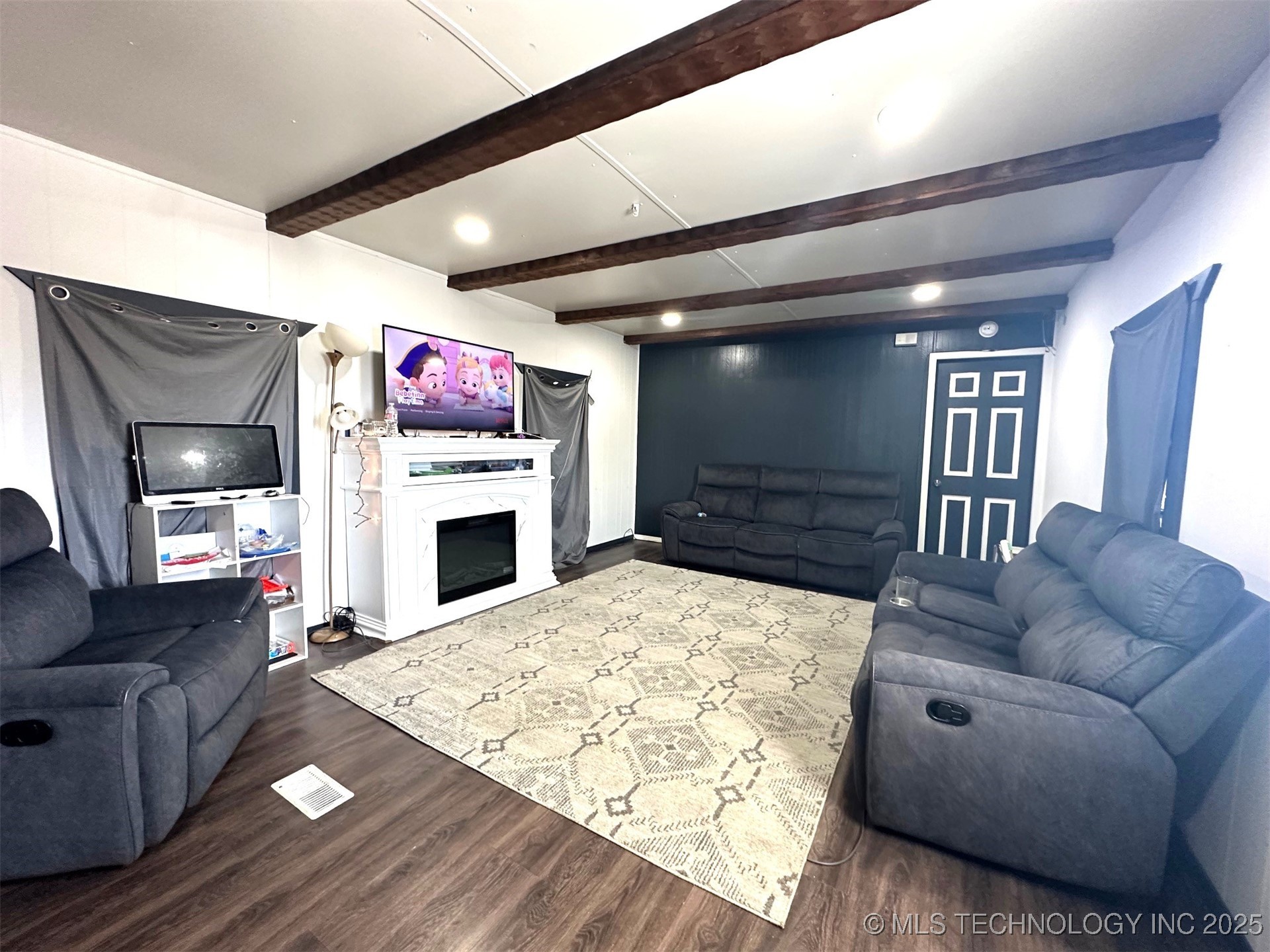 4738 Main Street Property Photo 4