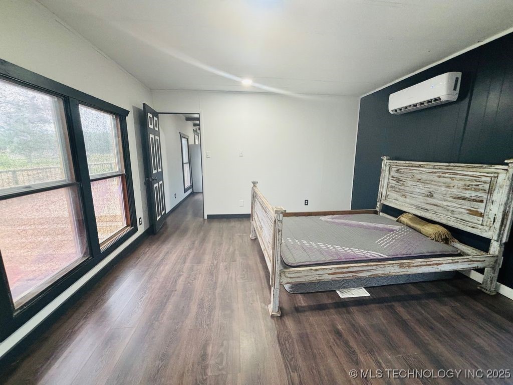 4738 Main Street Property Photo 7