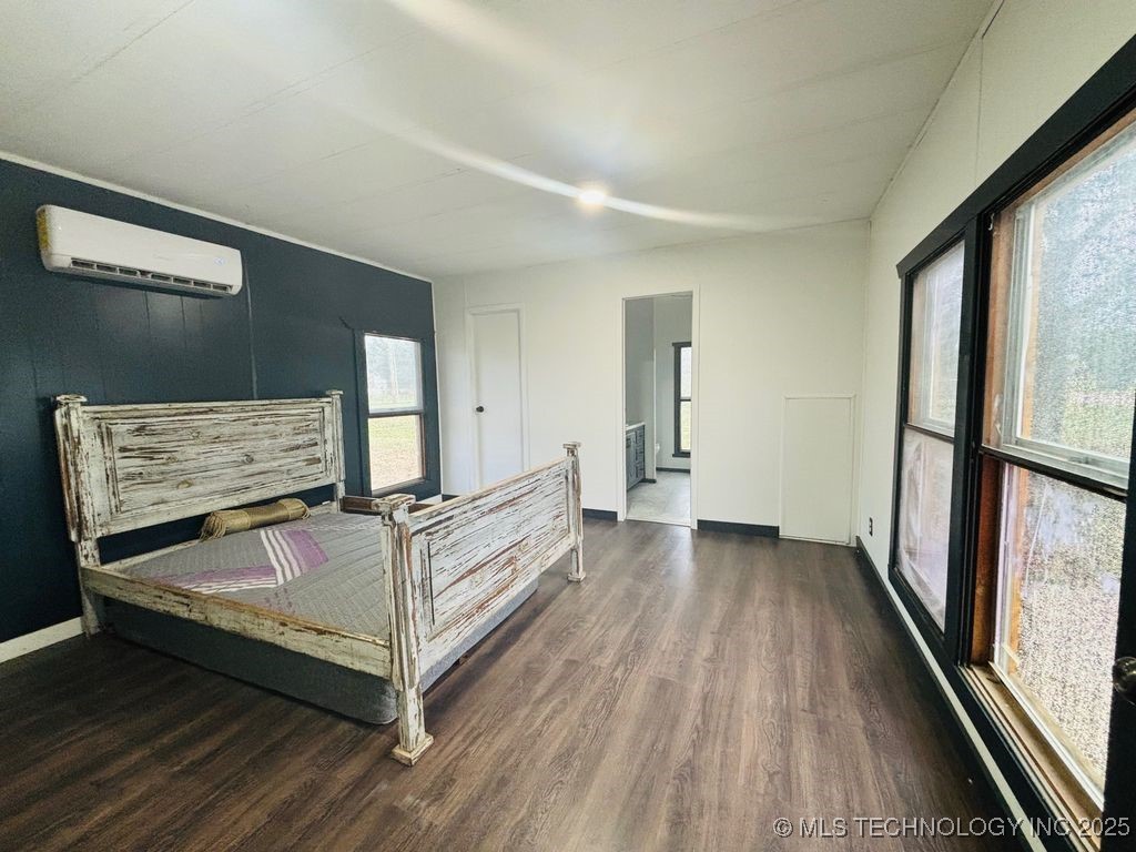 4738 Main Street Property Photo 8