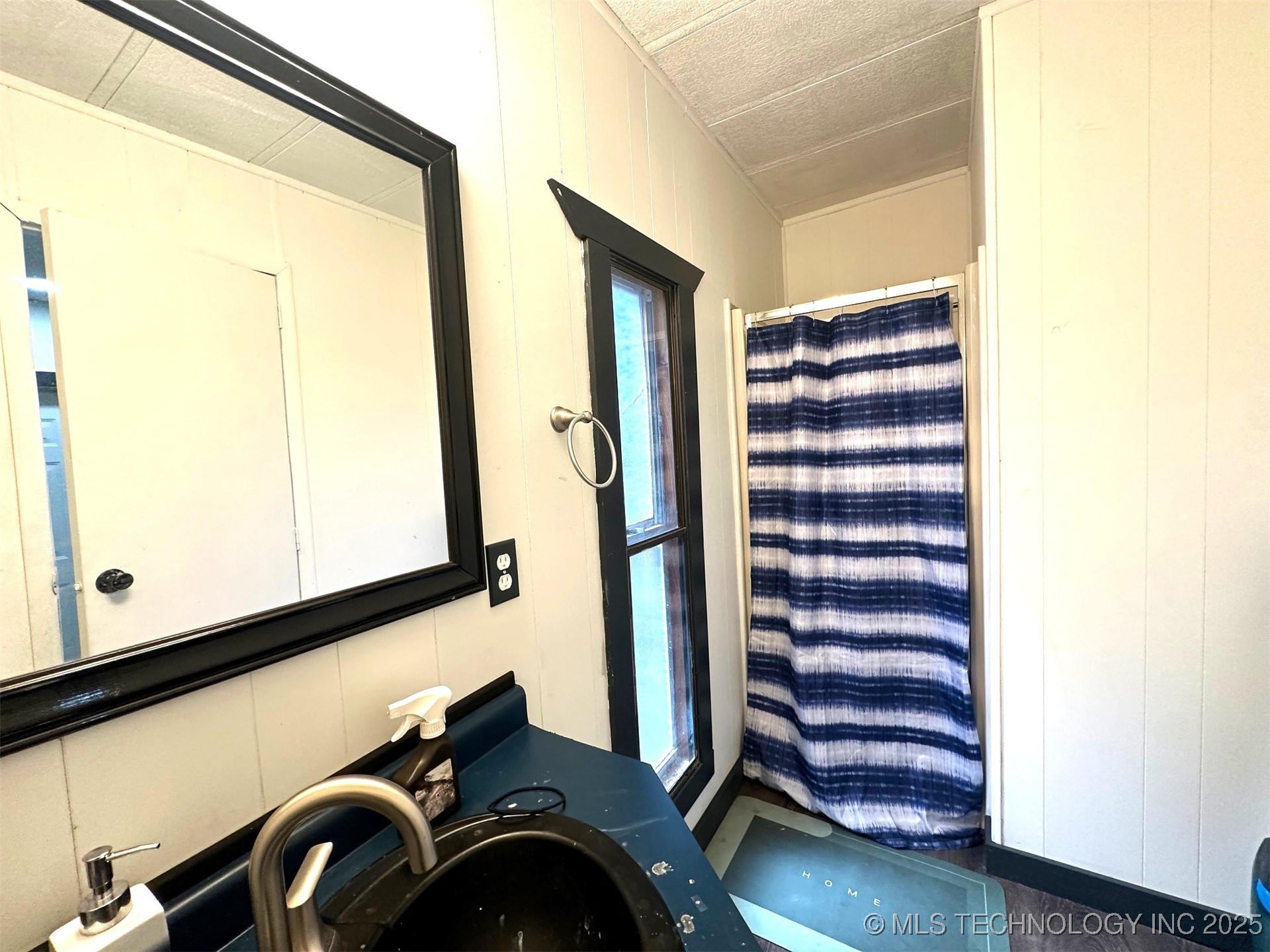 4738 Main Street Property Photo 14