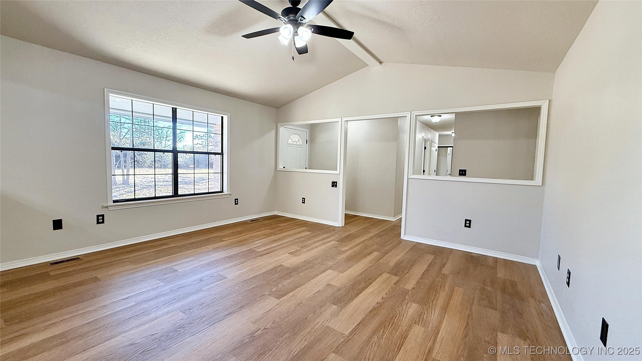 2315 N Grand Avenue Property Photo 3