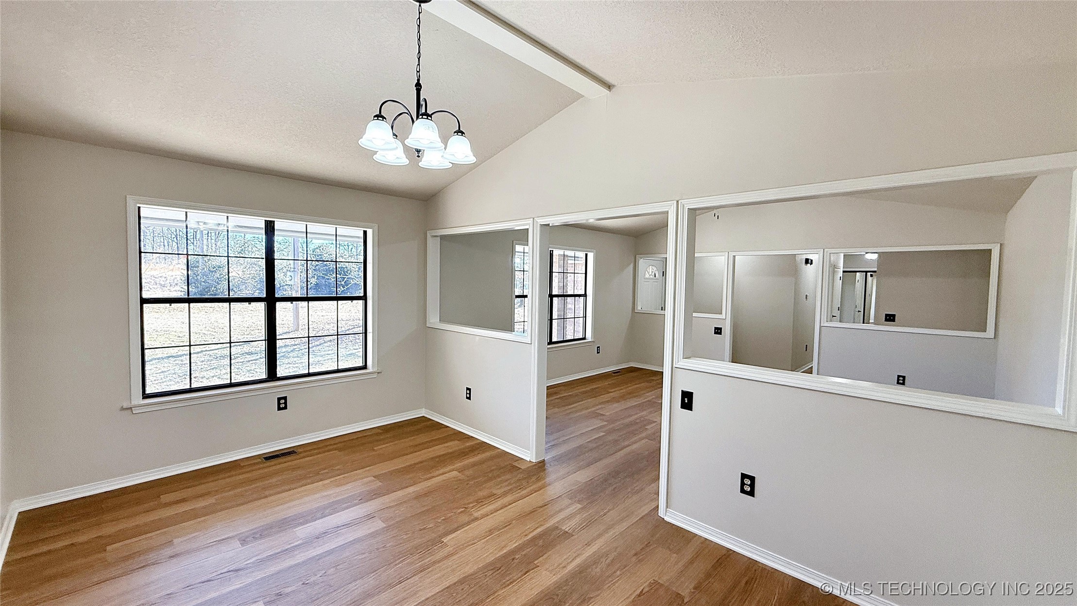 2315 N Grand Avenue Property Photo 4