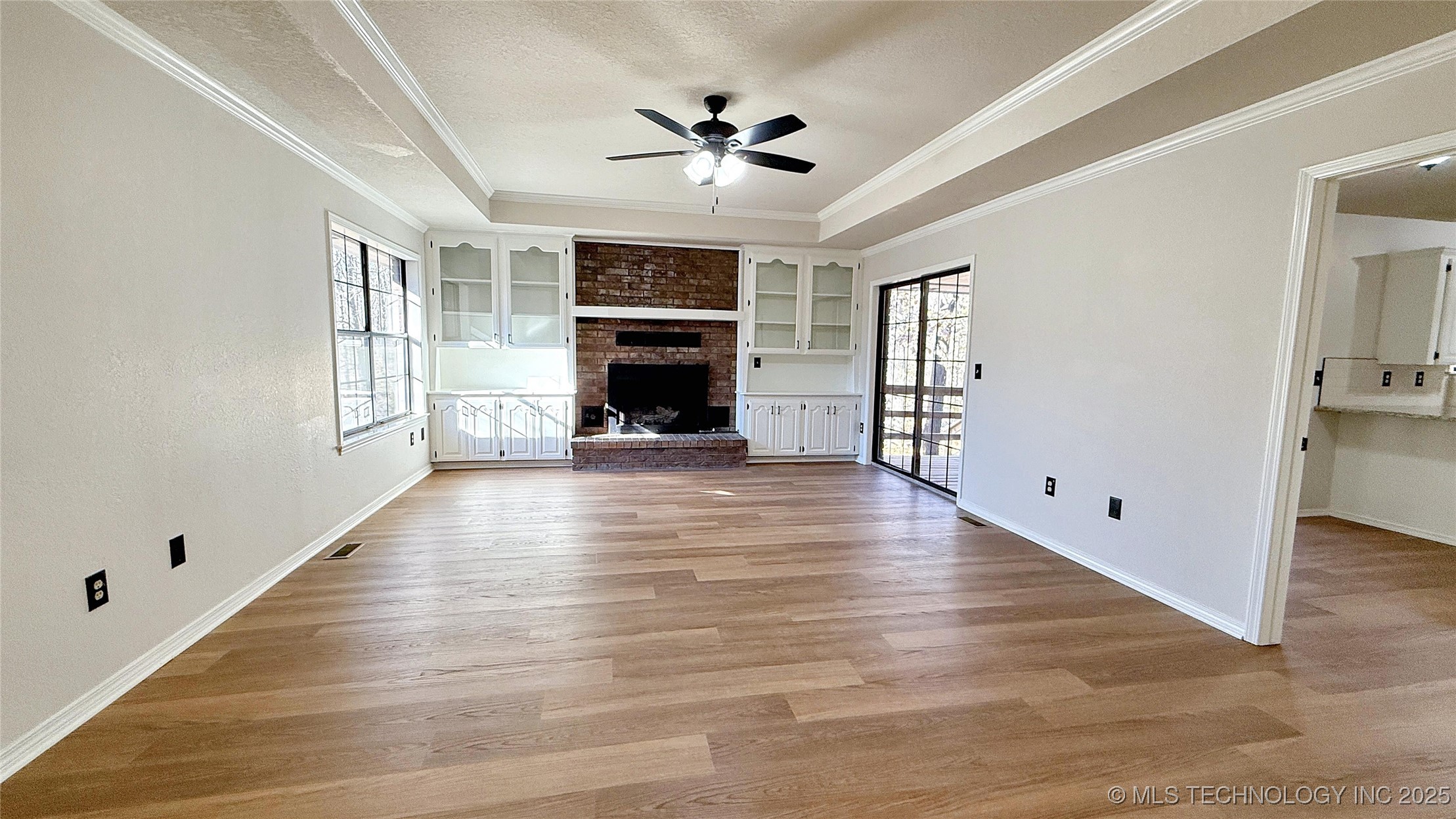 2315 N Grand Avenue Property Photo 6