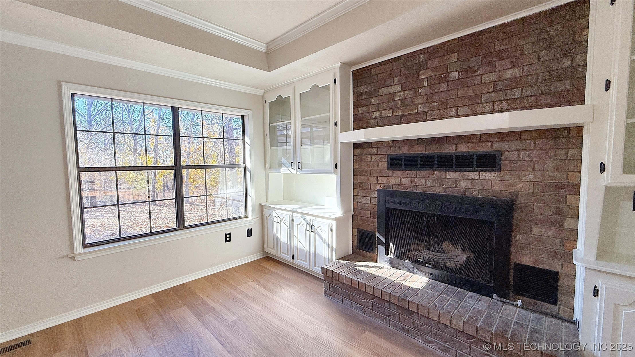 2315 N Grand Avenue Property Photo 8