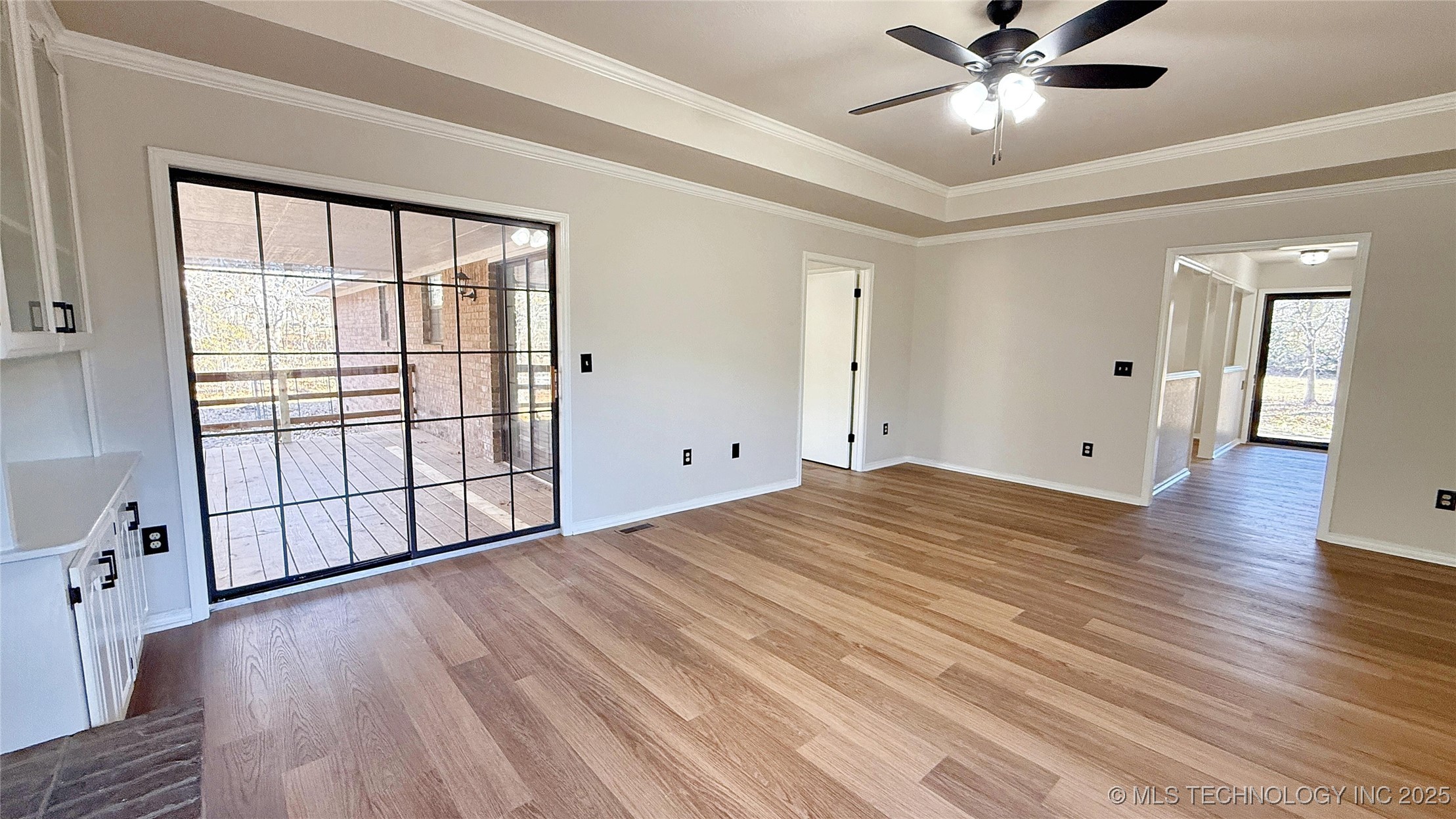 2315 N Grand Avenue Property Photo 10