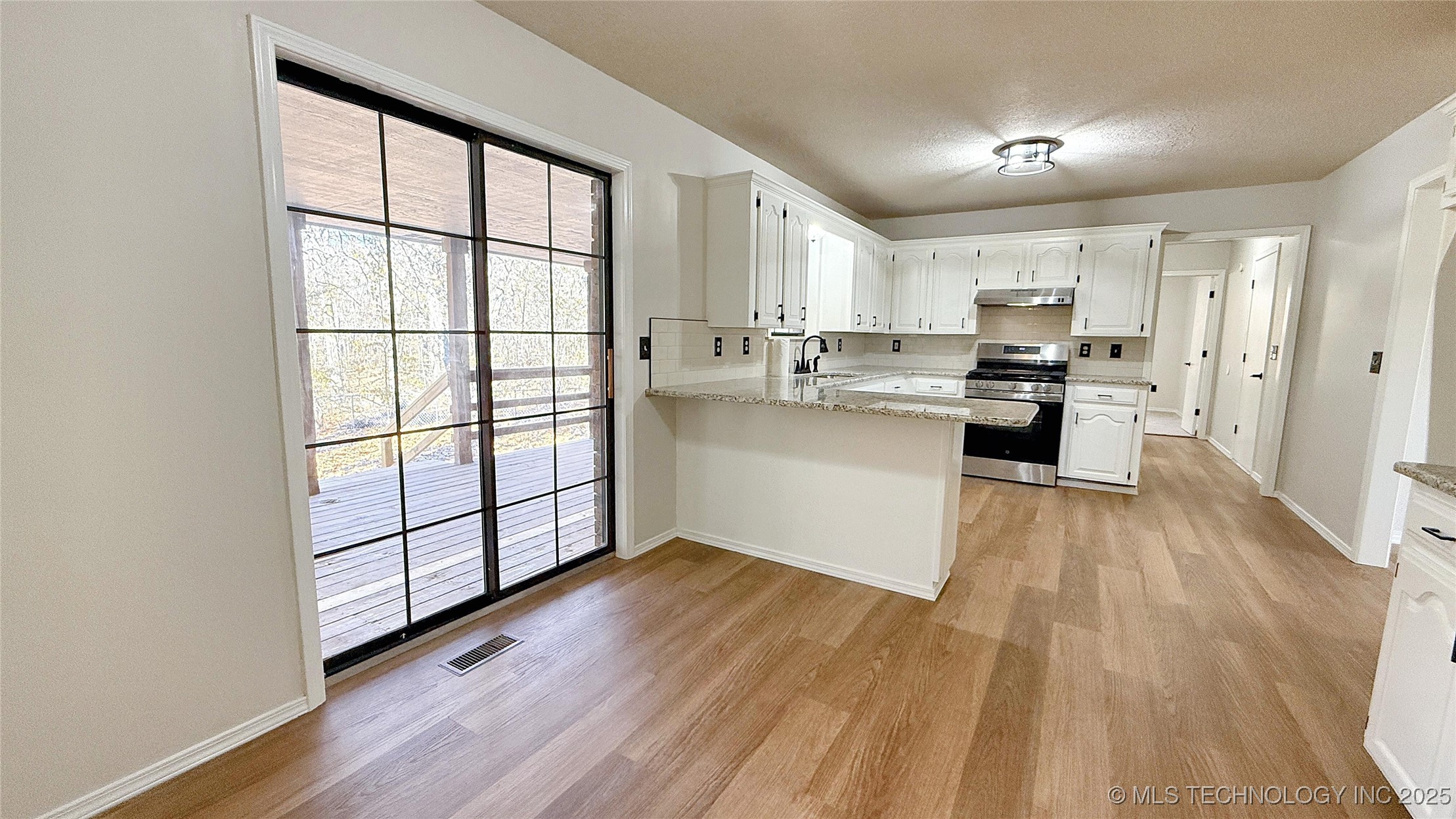 2315 N Grand Avenue Property Photo 11