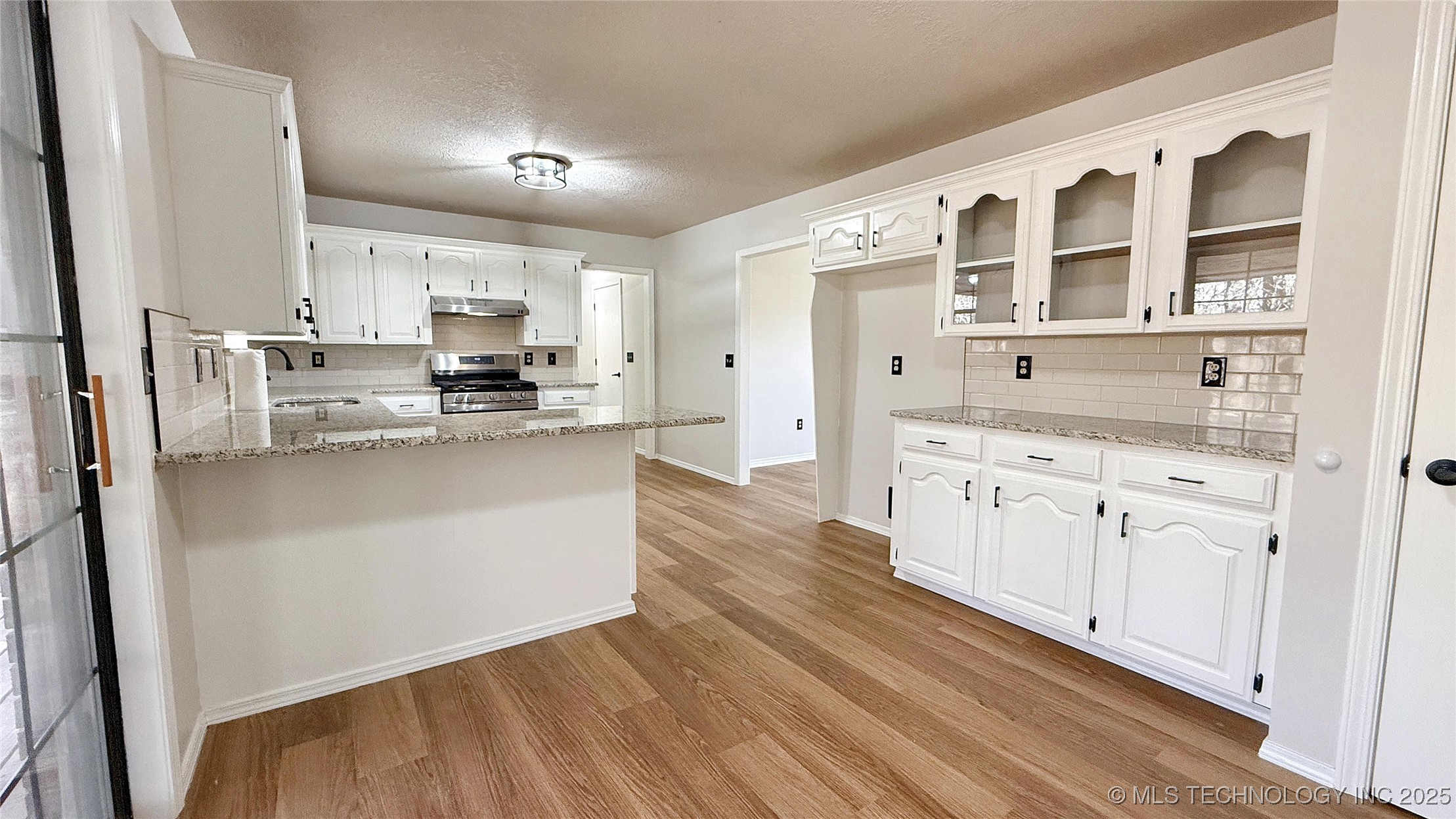 2315 N Grand Avenue Property Photo 12