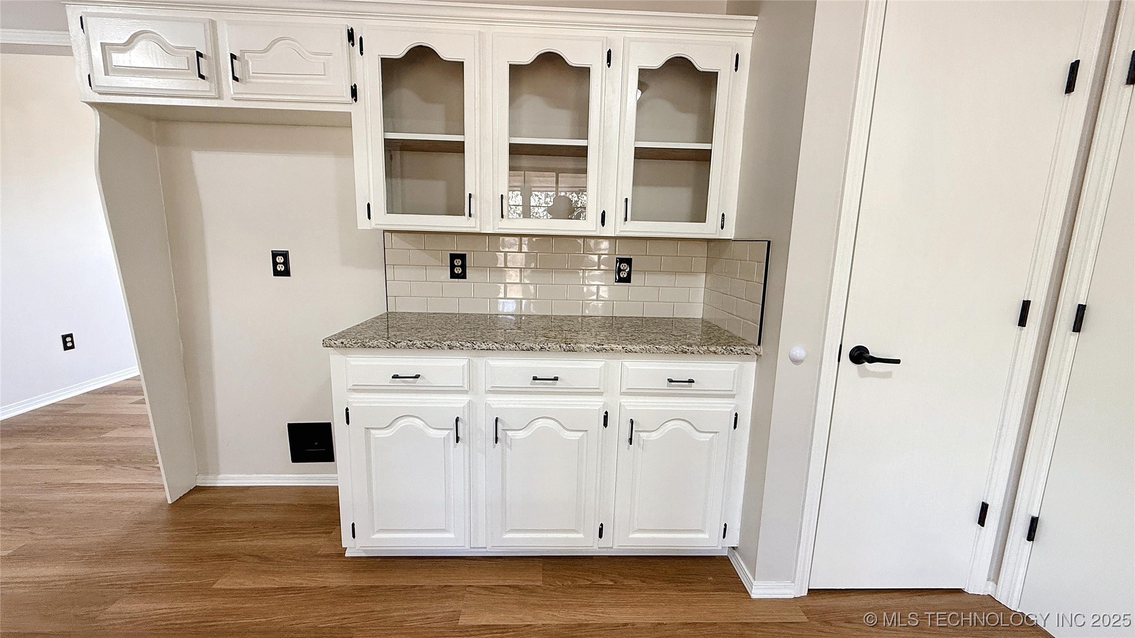 2315 N Grand Avenue Property Photo 14