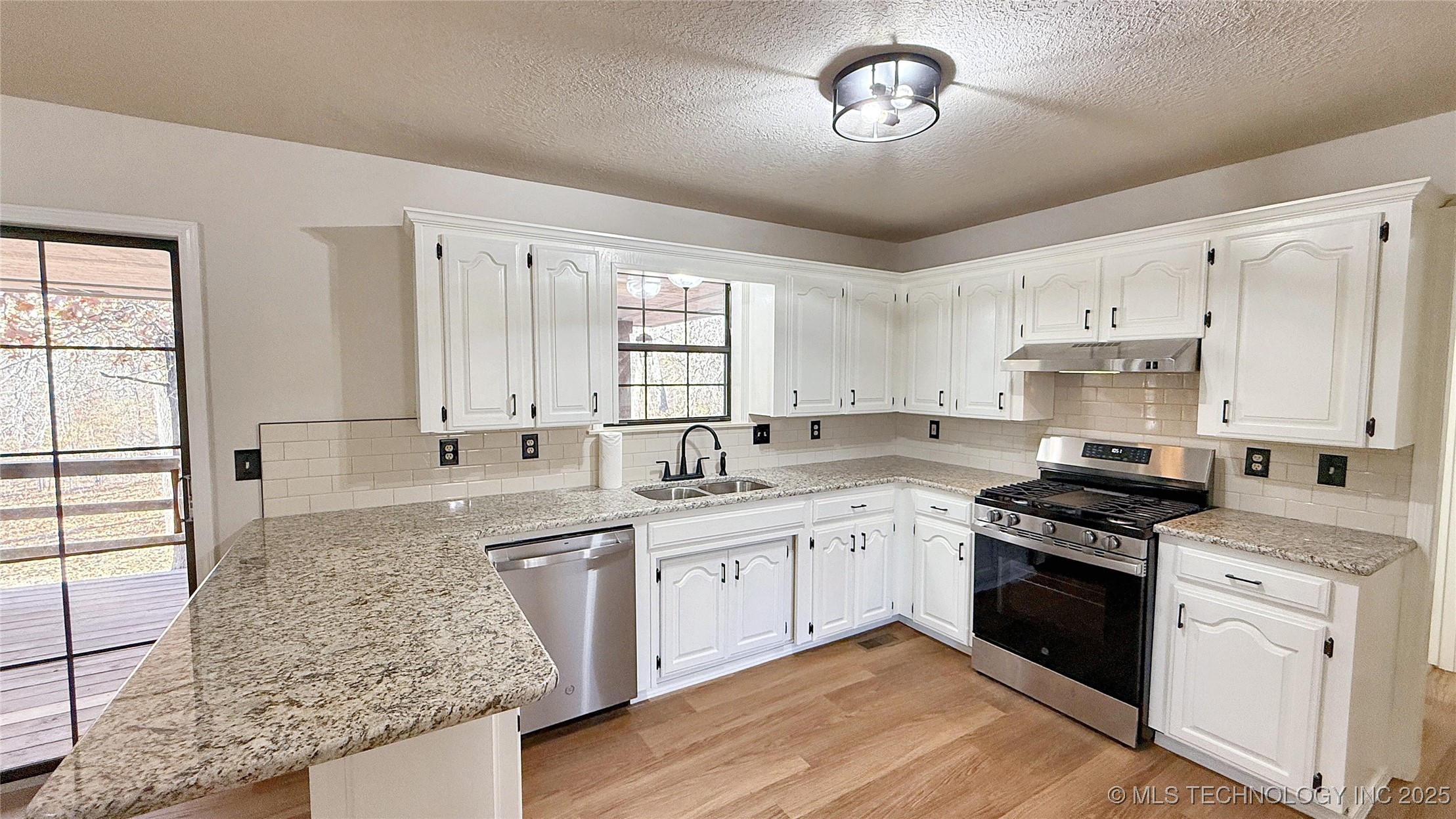 2315 N Grand Avenue Property Photo 16