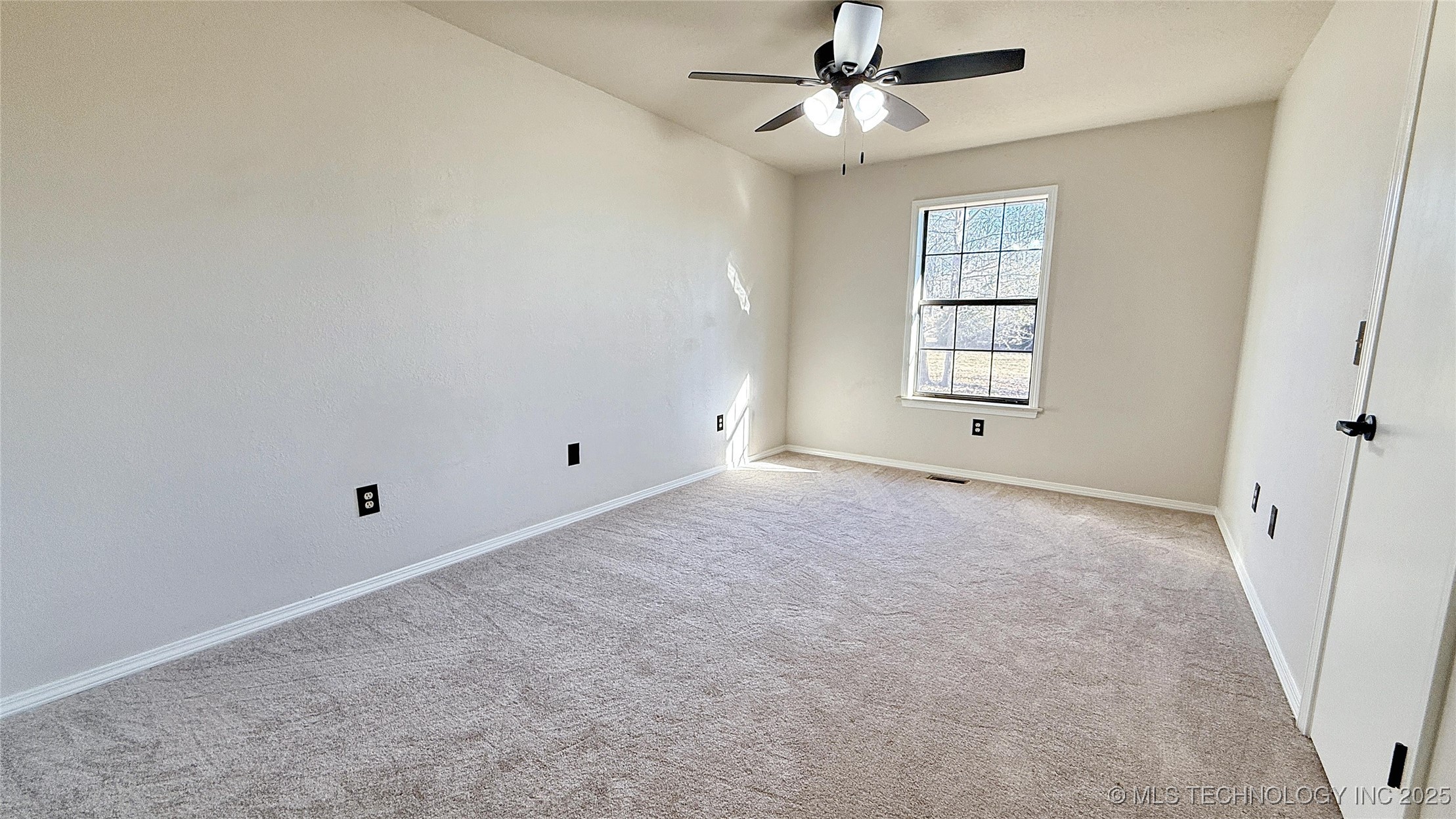 2315 N Grand Avenue Property Photo 21