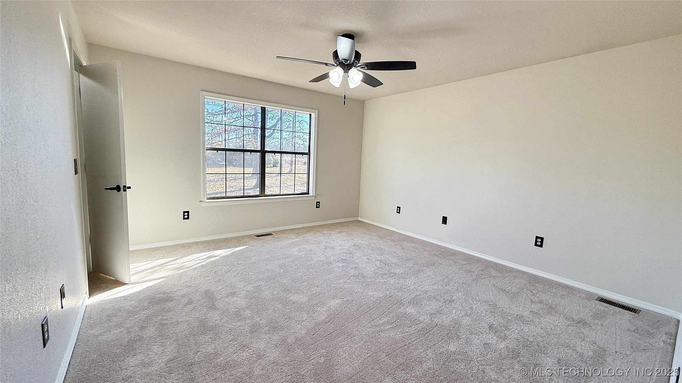 2315 N Grand Avenue Property Photo 23