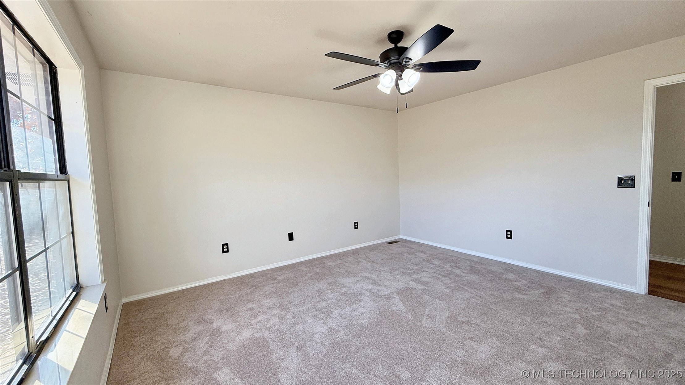 2315 N Grand Avenue Property Photo 25