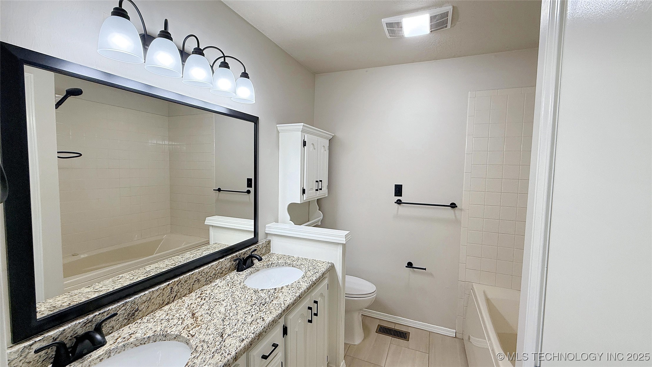 2315 N Grand Avenue Property Photo 30