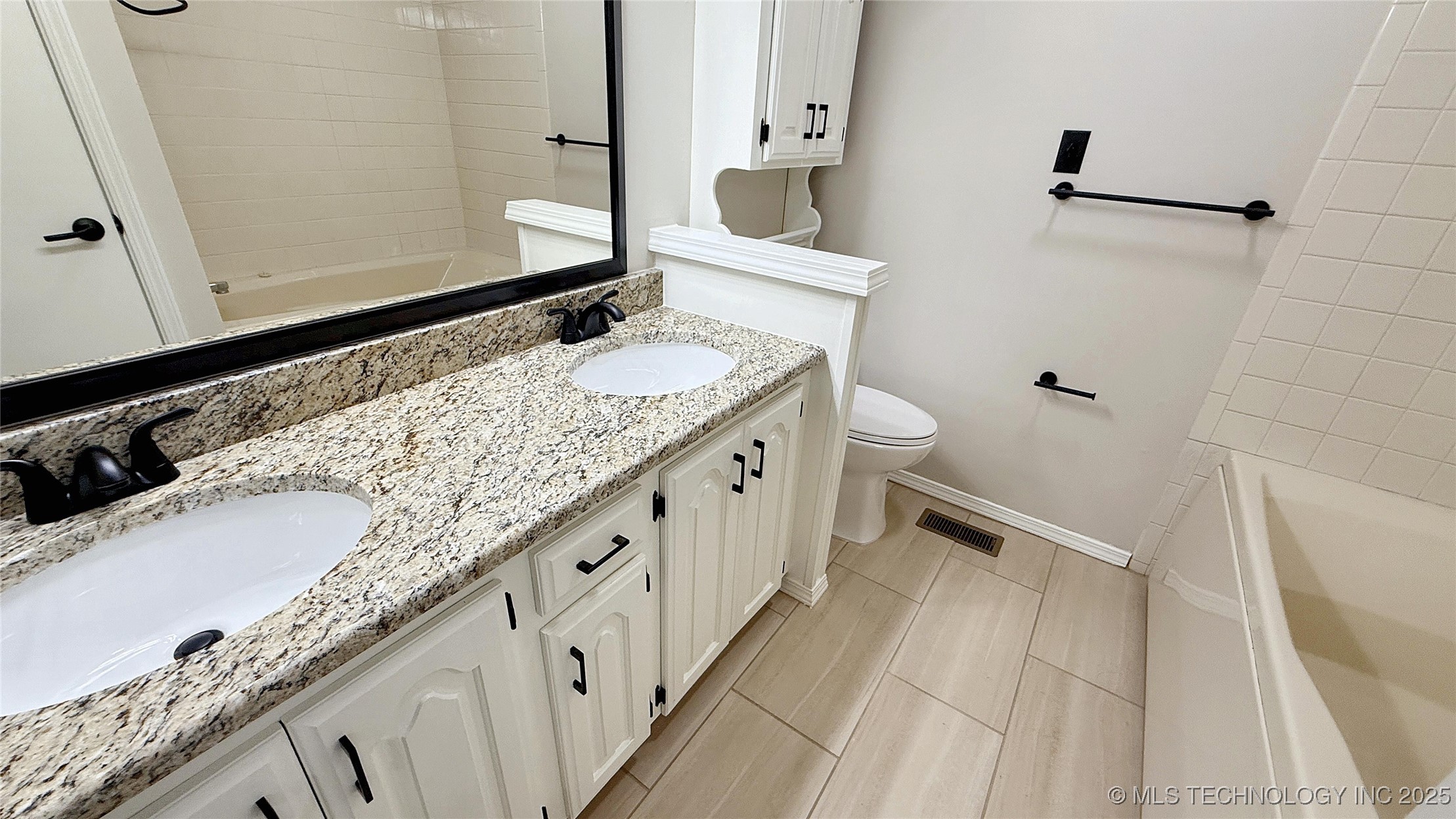 2315 N Grand Avenue Property Photo 31