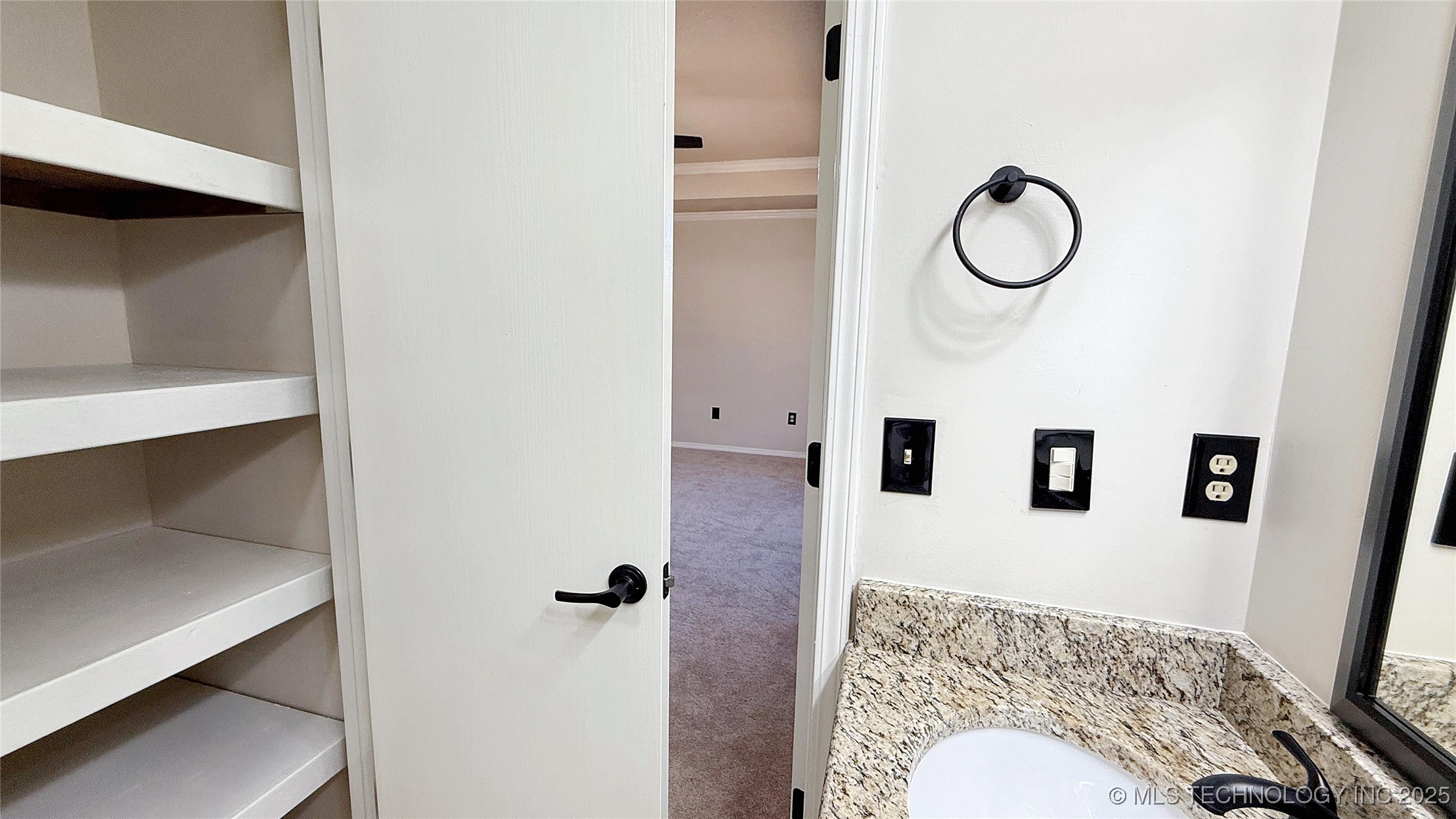 2315 N Grand Avenue Property Photo 33